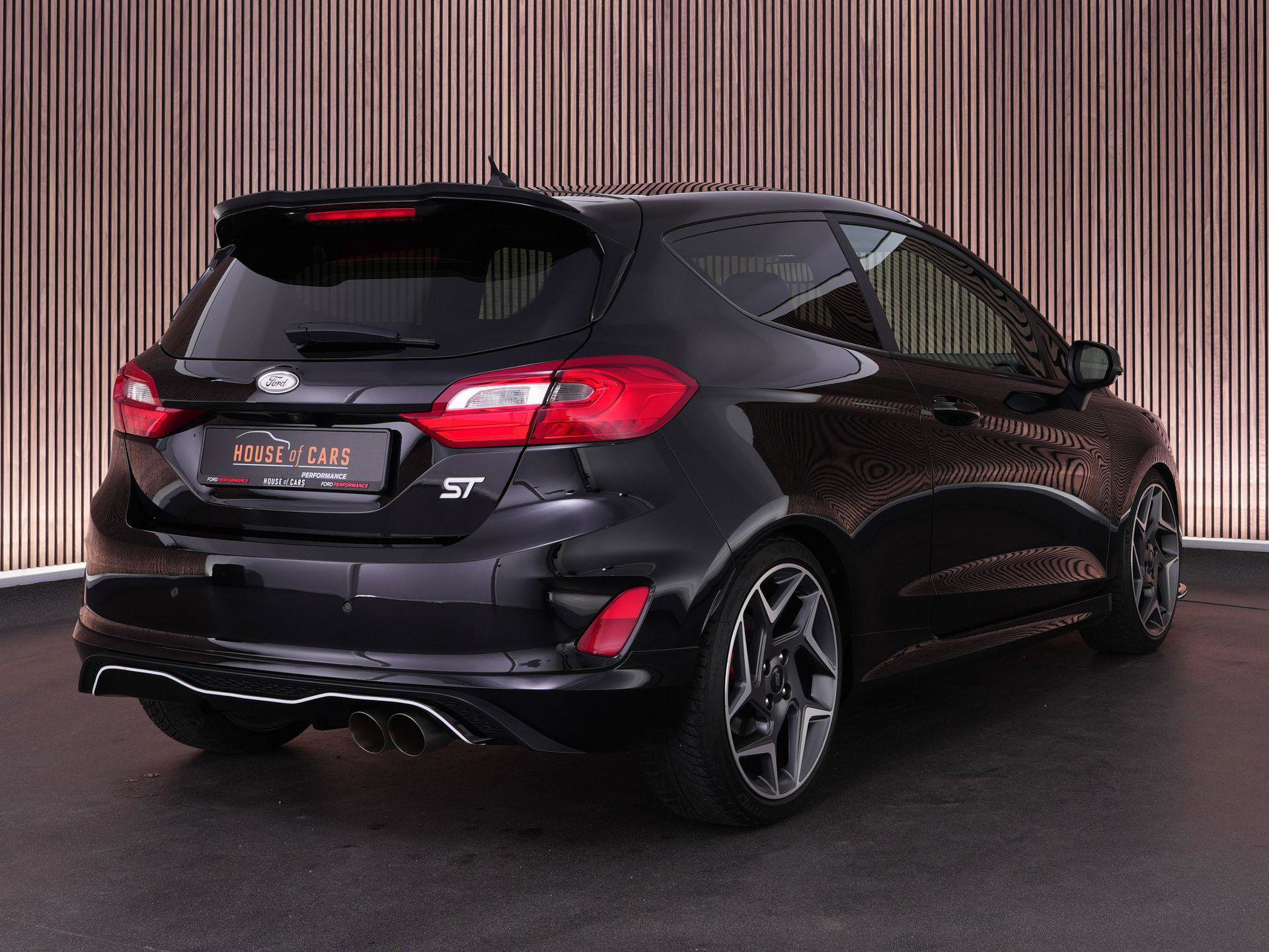 Ford Fiesta met kenteken JPL-55-T – achteraanzicht