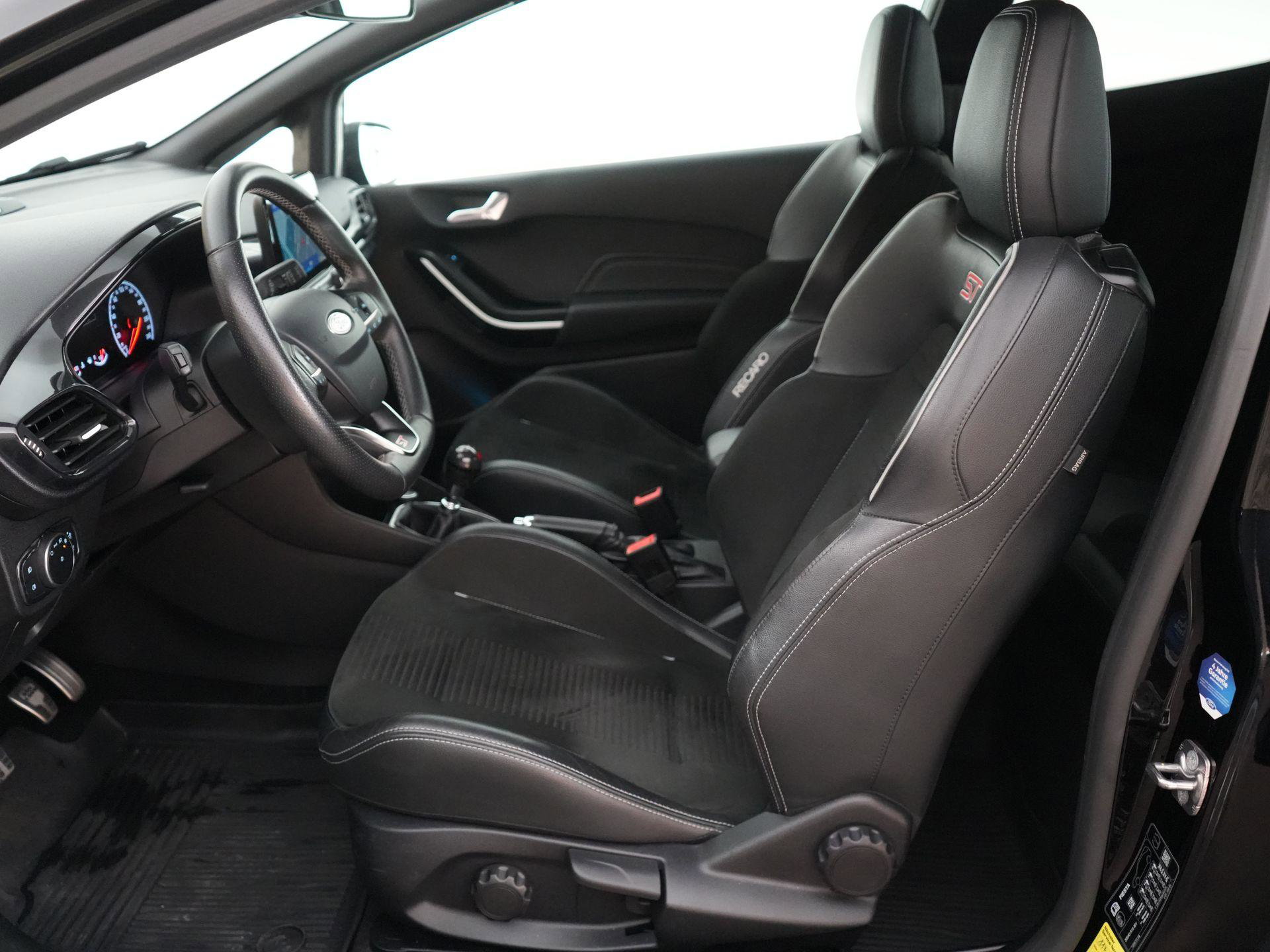 Ford Fiesta met kenteken JPL-55-T – dashboard