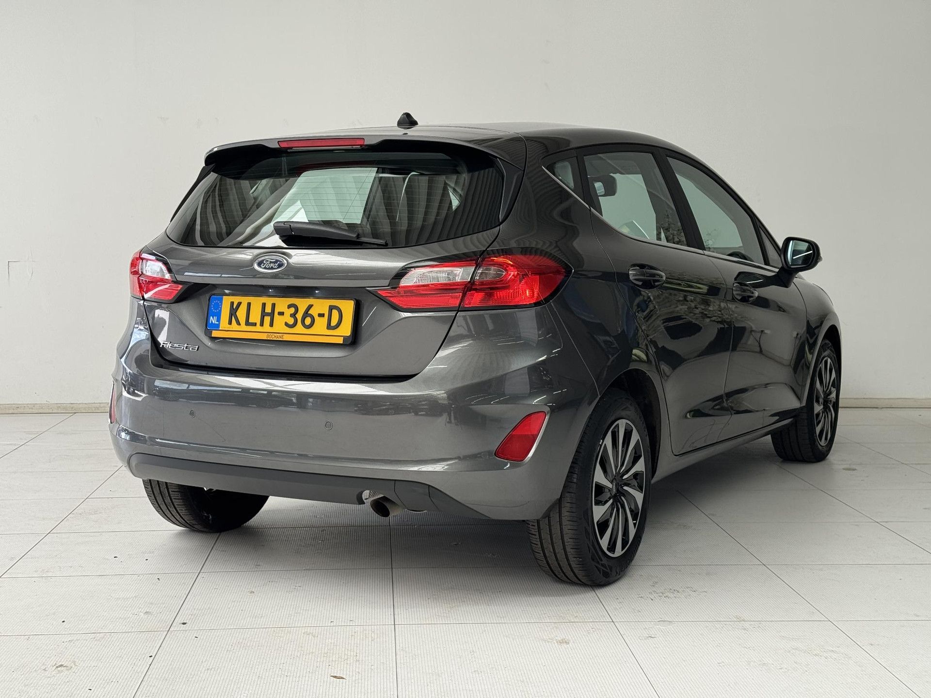 Ford Fiesta met kenteken KLH-36-D – achteraanzicht
