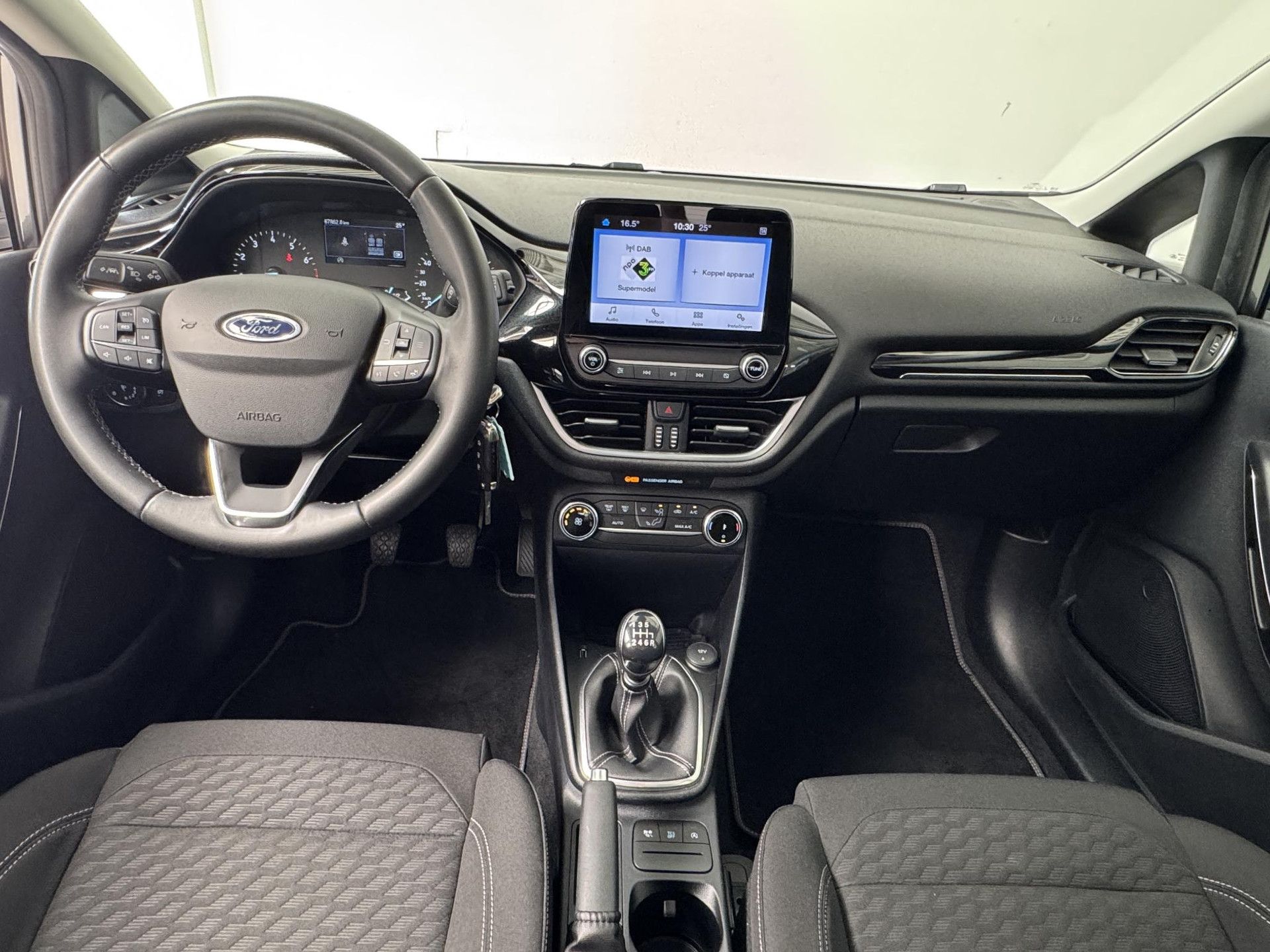 Ford Fiesta met kenteken KLH-36-D – interieur
