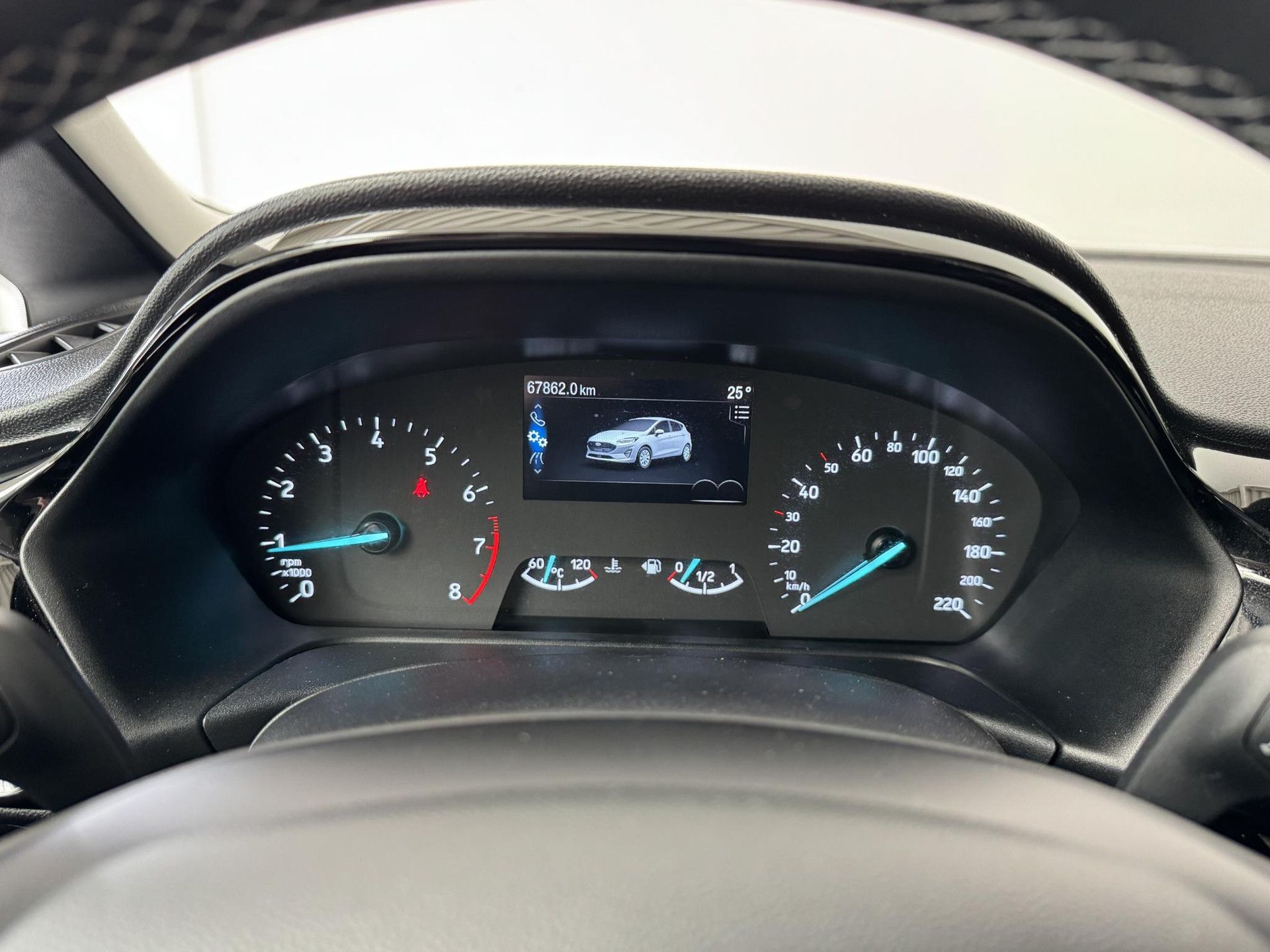 Ford Fiesta met kenteken KLH-36-D – dashboard