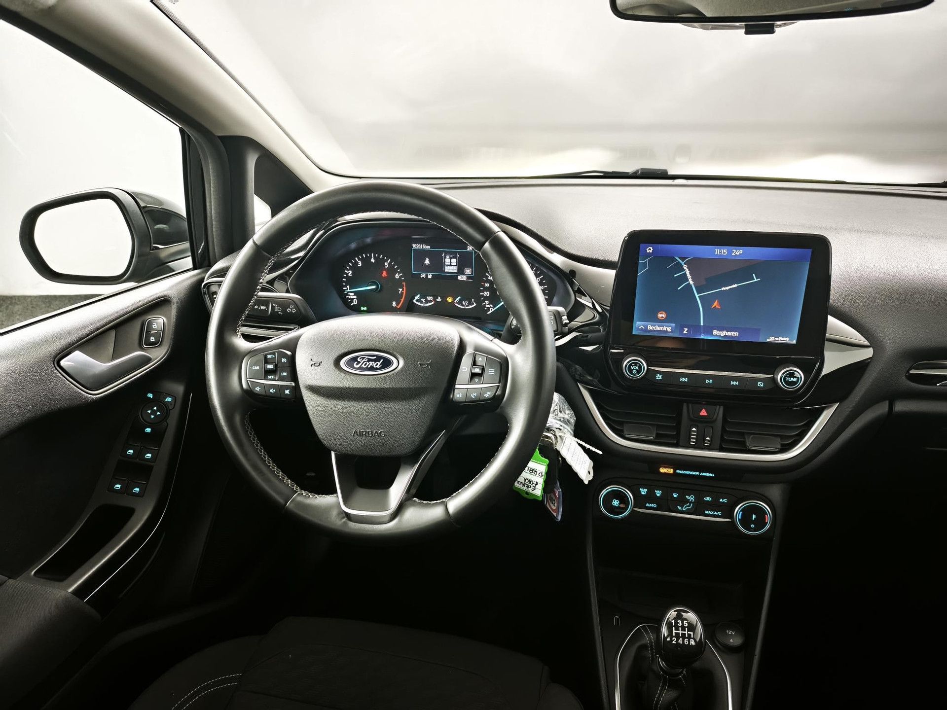 Ford Fiesta met kenteken P-281-JD – interieur