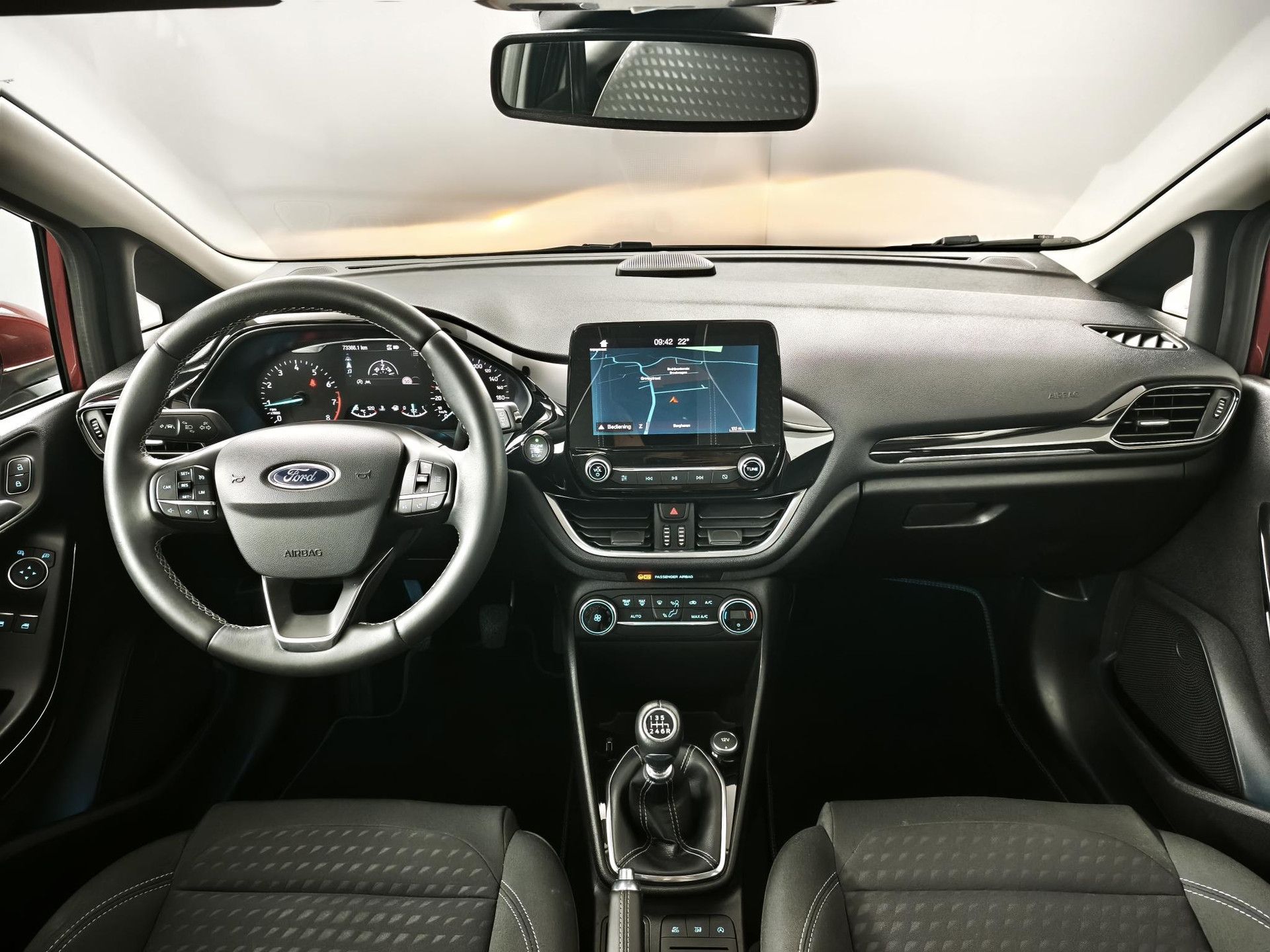 Ford Fiesta met kenteken TS-831-H – interieur