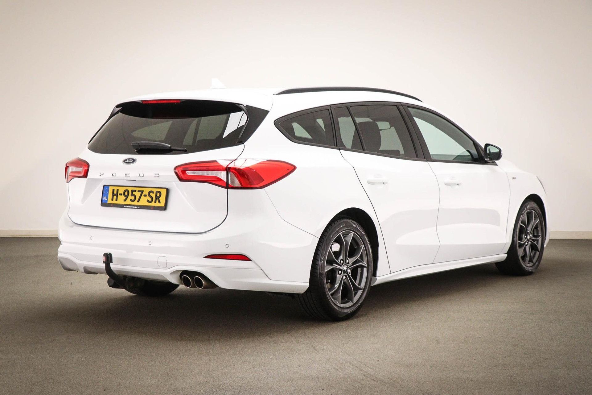 Ford Focus met kenteken H-957-SR – achteraanzicht