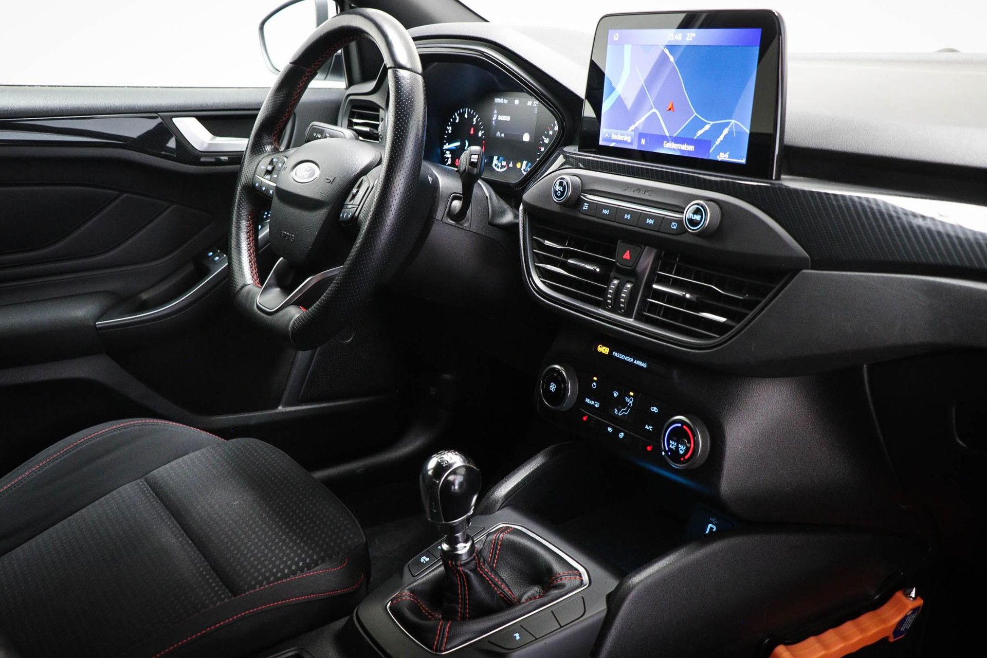 Ford Focus met kenteken H-957-SR – interieur