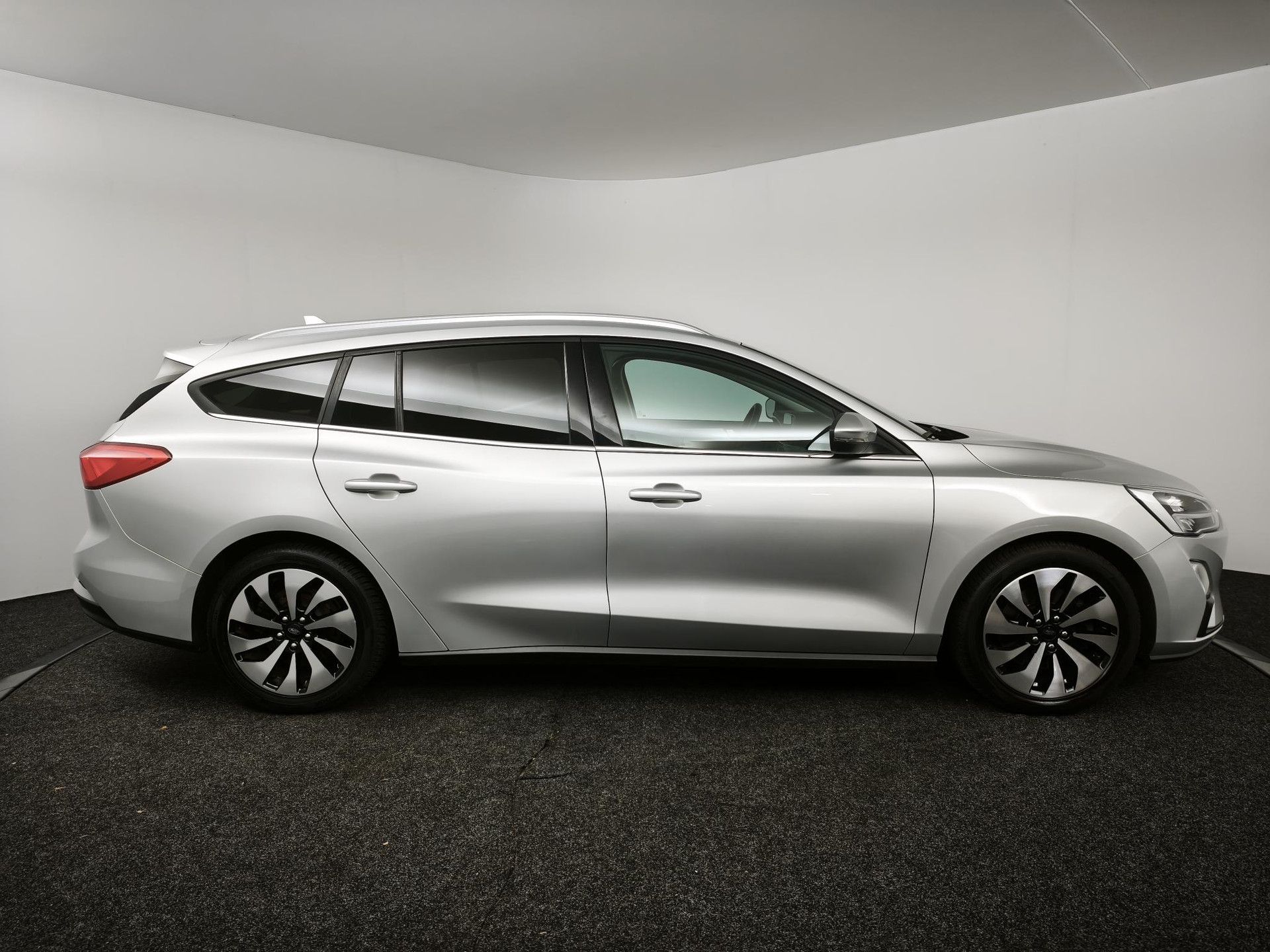 Ford Focus met kenteken J-144-FJ – interieur