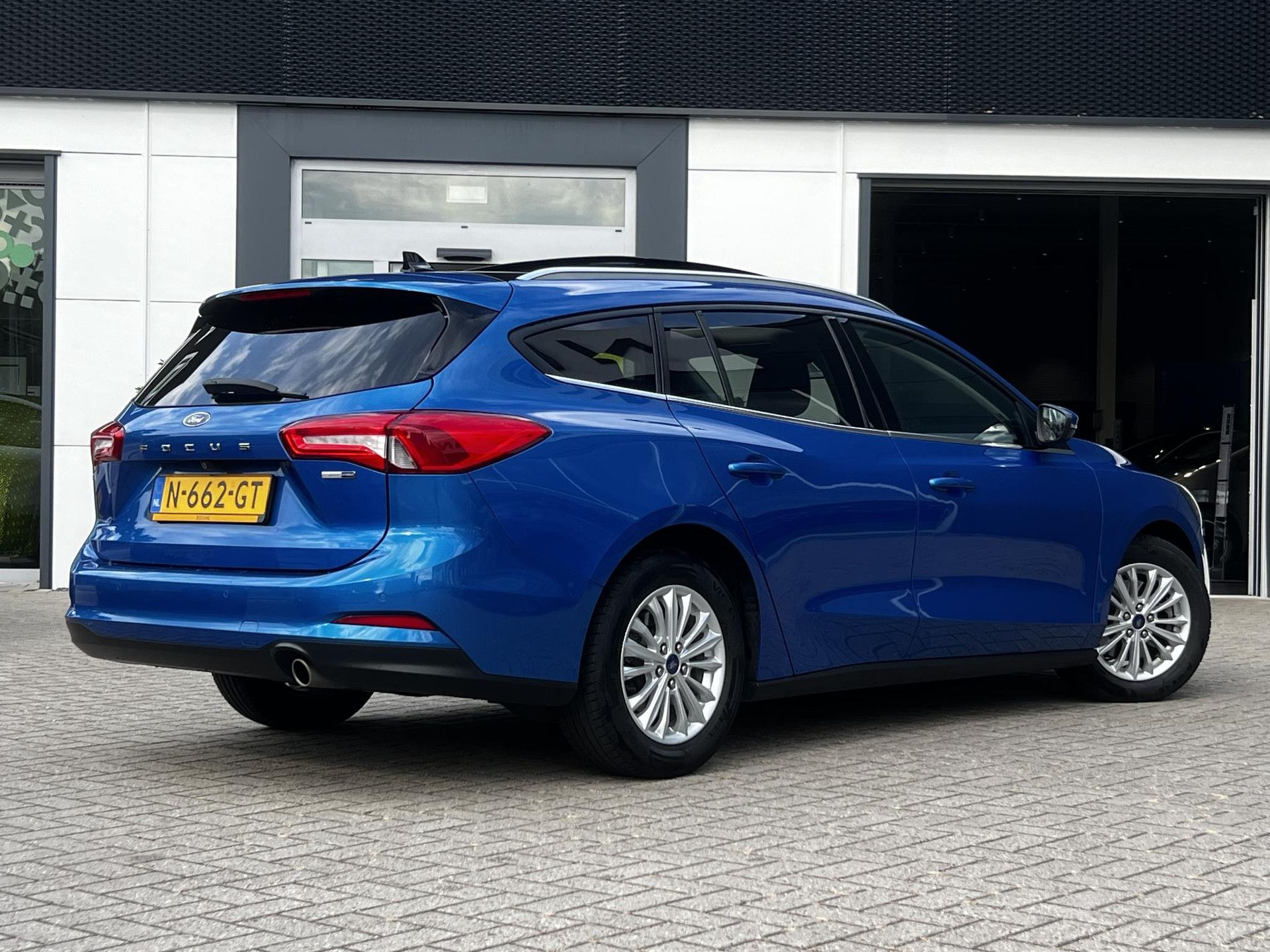Ford Focus met kenteken N-662-GT – achteraanzicht