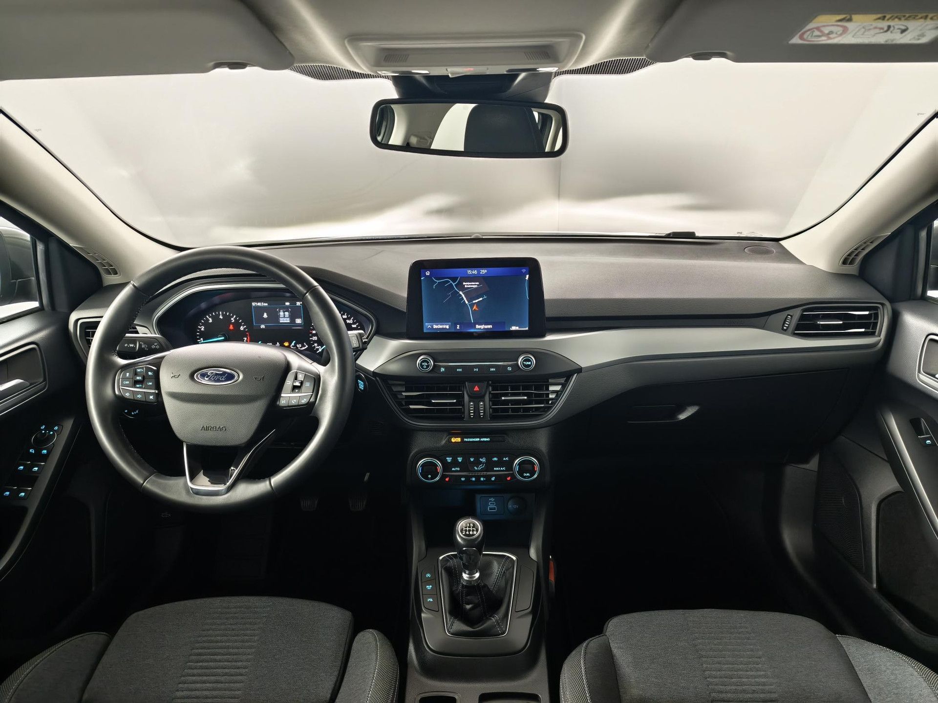 Ford Focus met kenteken R-832-KG – interieur