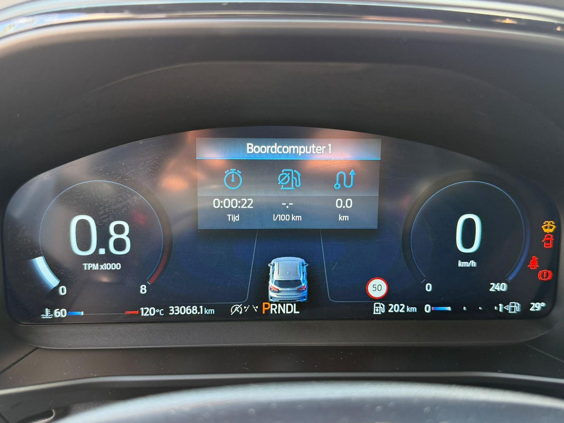 Ford Focus met kenteken Z-348-PK – dashboard