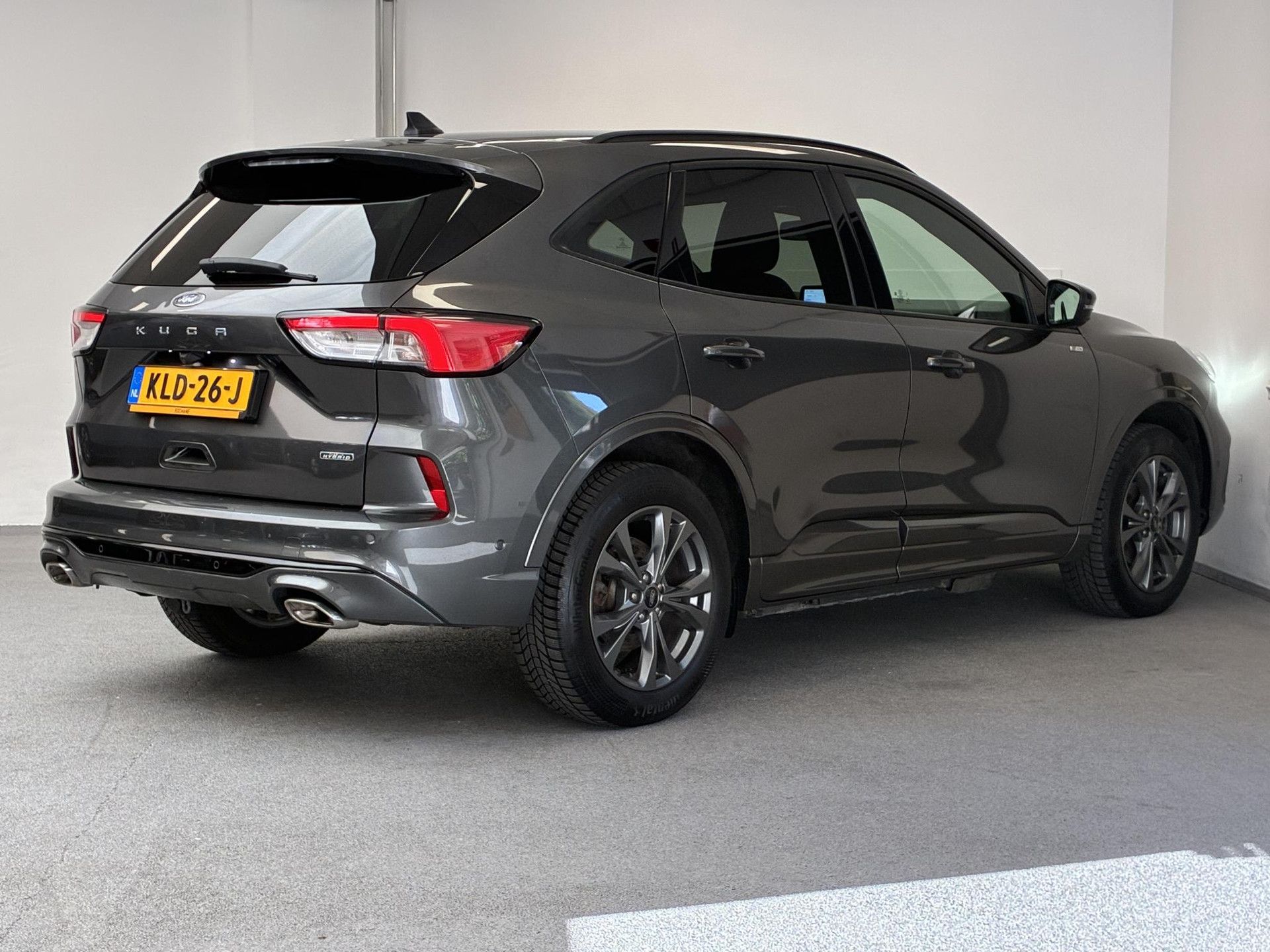 Ford Kuga met kenteken KLD-26-J – achteraanzicht