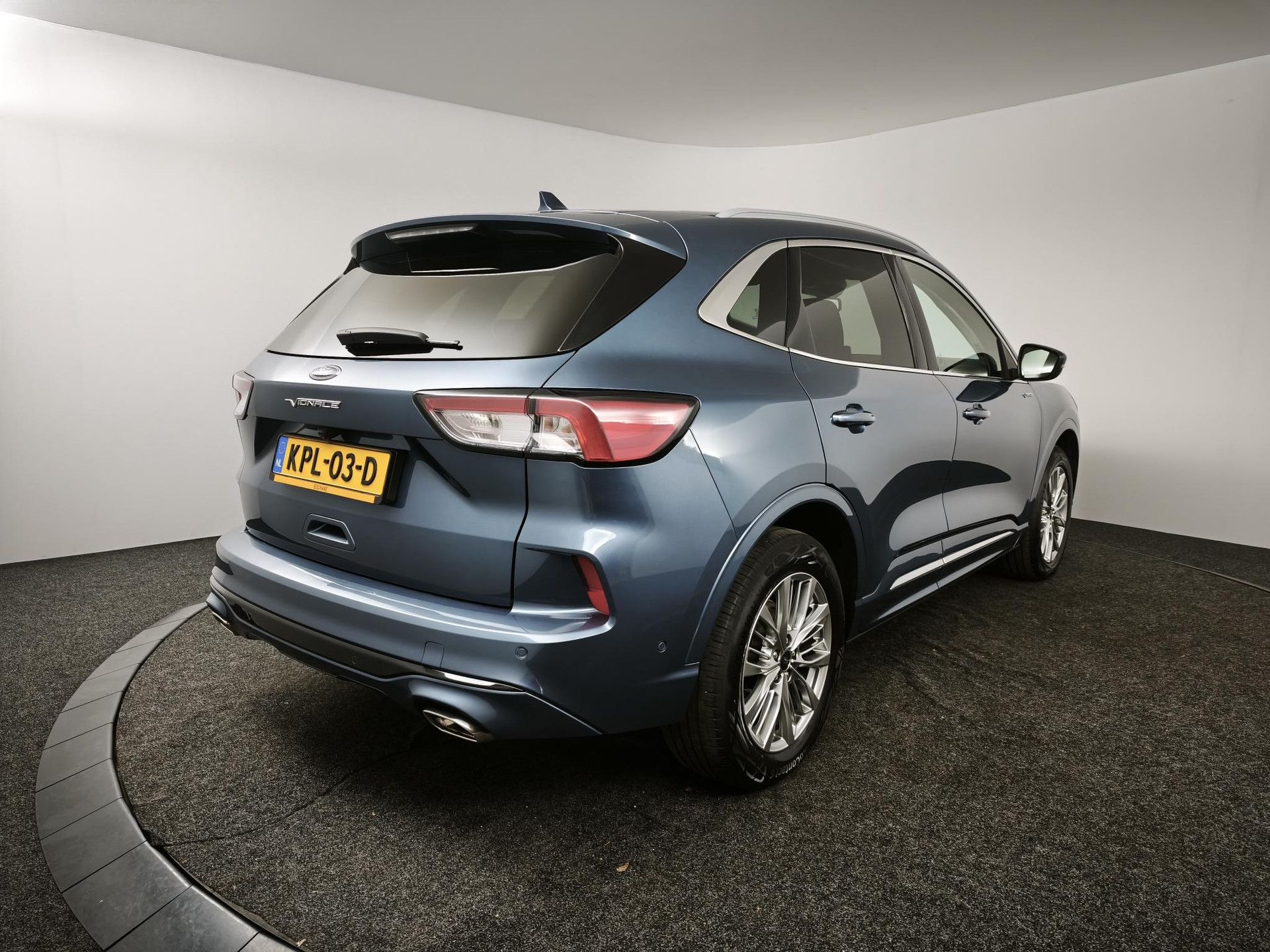 Ford Kuga met kenteken KPL-03-D – achteraanzicht