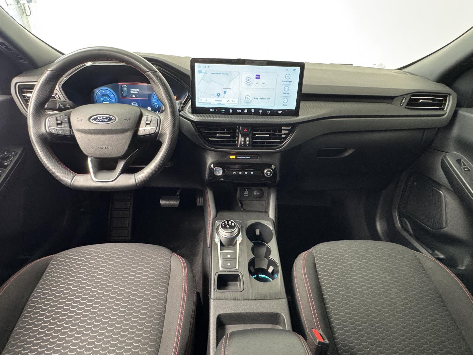 Ford Kuga met kenteken KRF-20-L – interieur