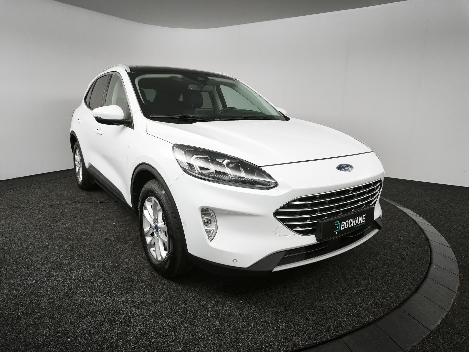Ford Kuga met kenteken L-311-JB – dashboard