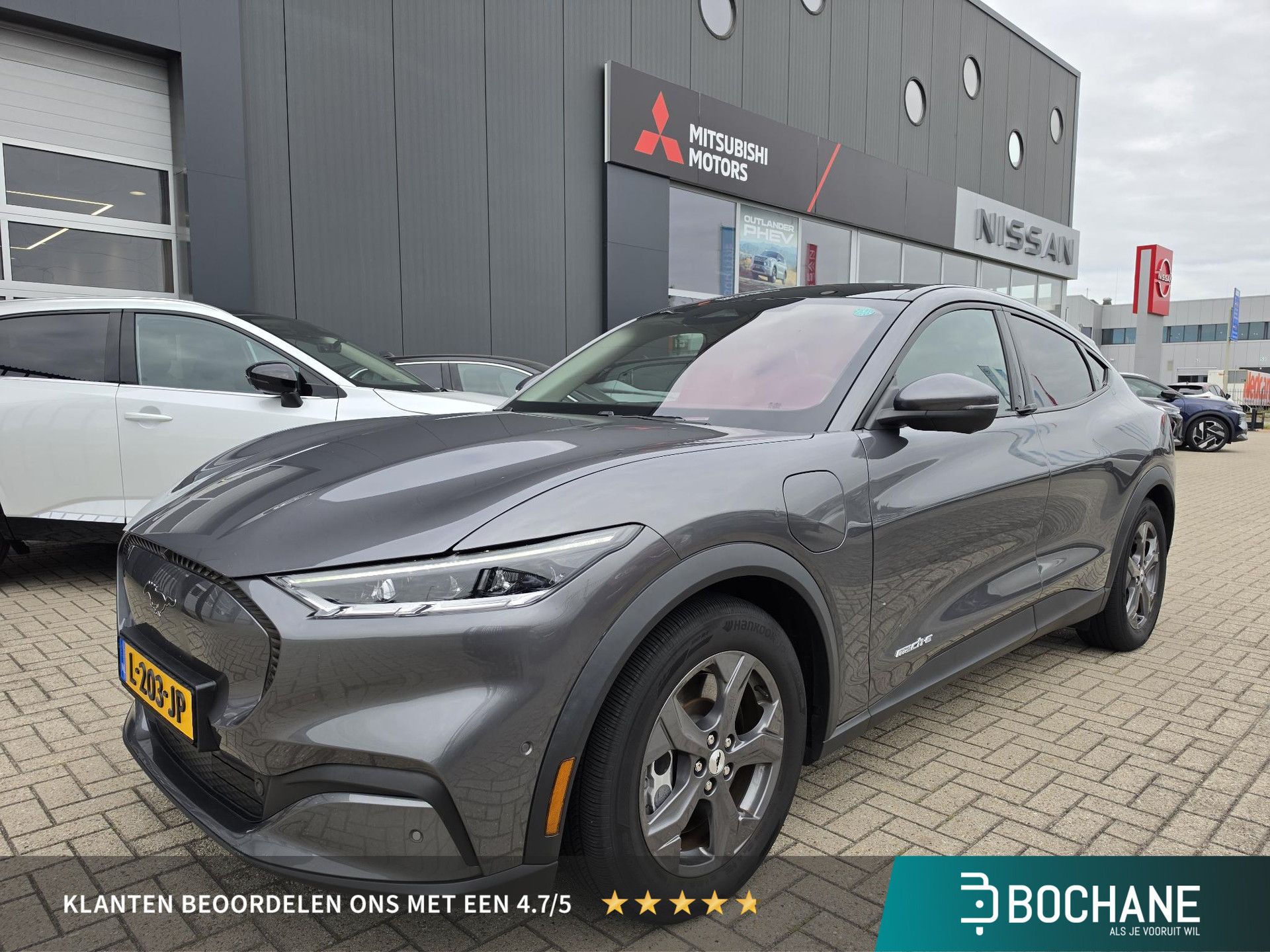 Ford MustangMach-E met kenteken L-203-JP – vooraanzicht