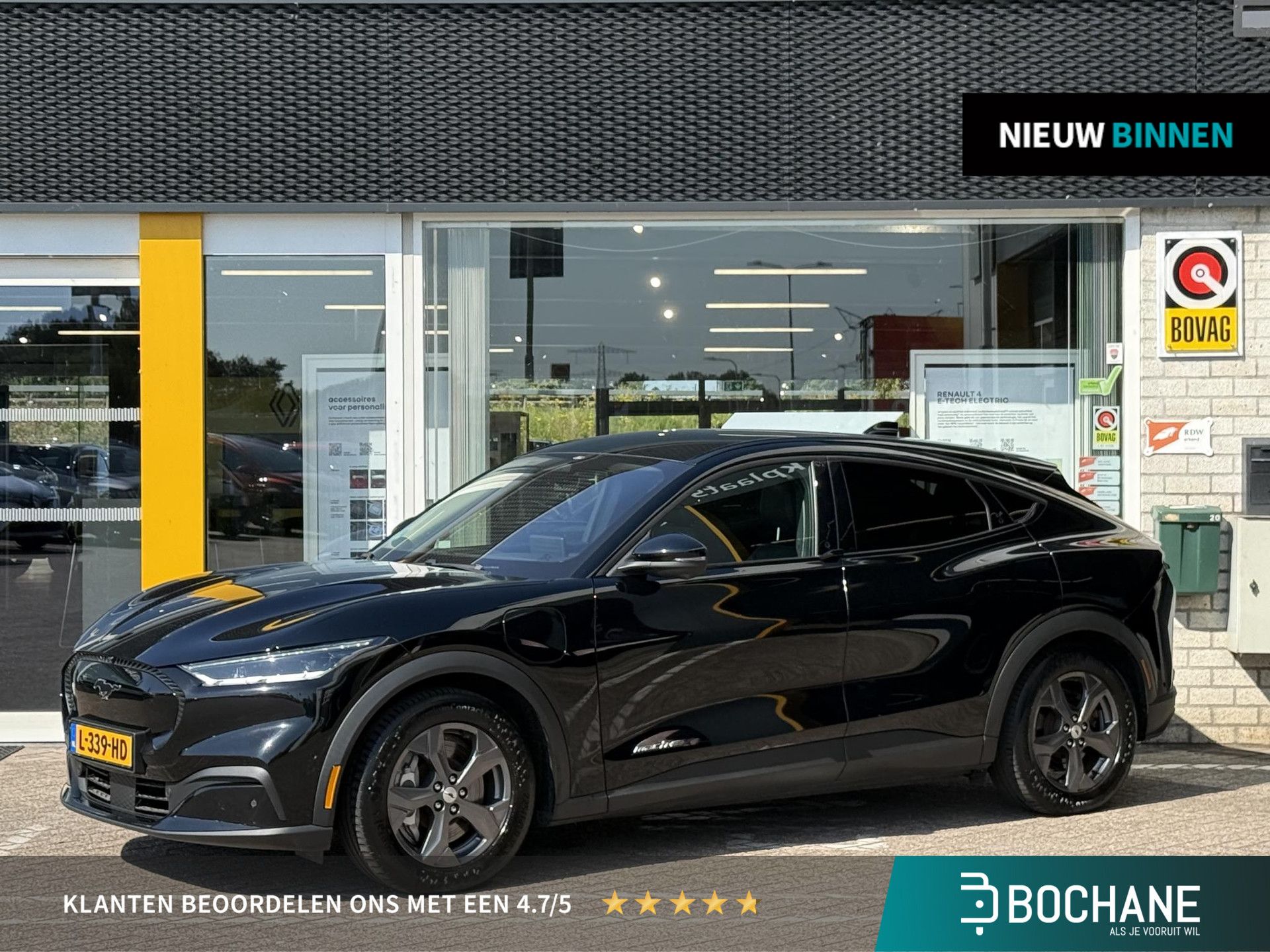 Ford MustangMach-E met kenteken L-339-HD – vooraanzicht