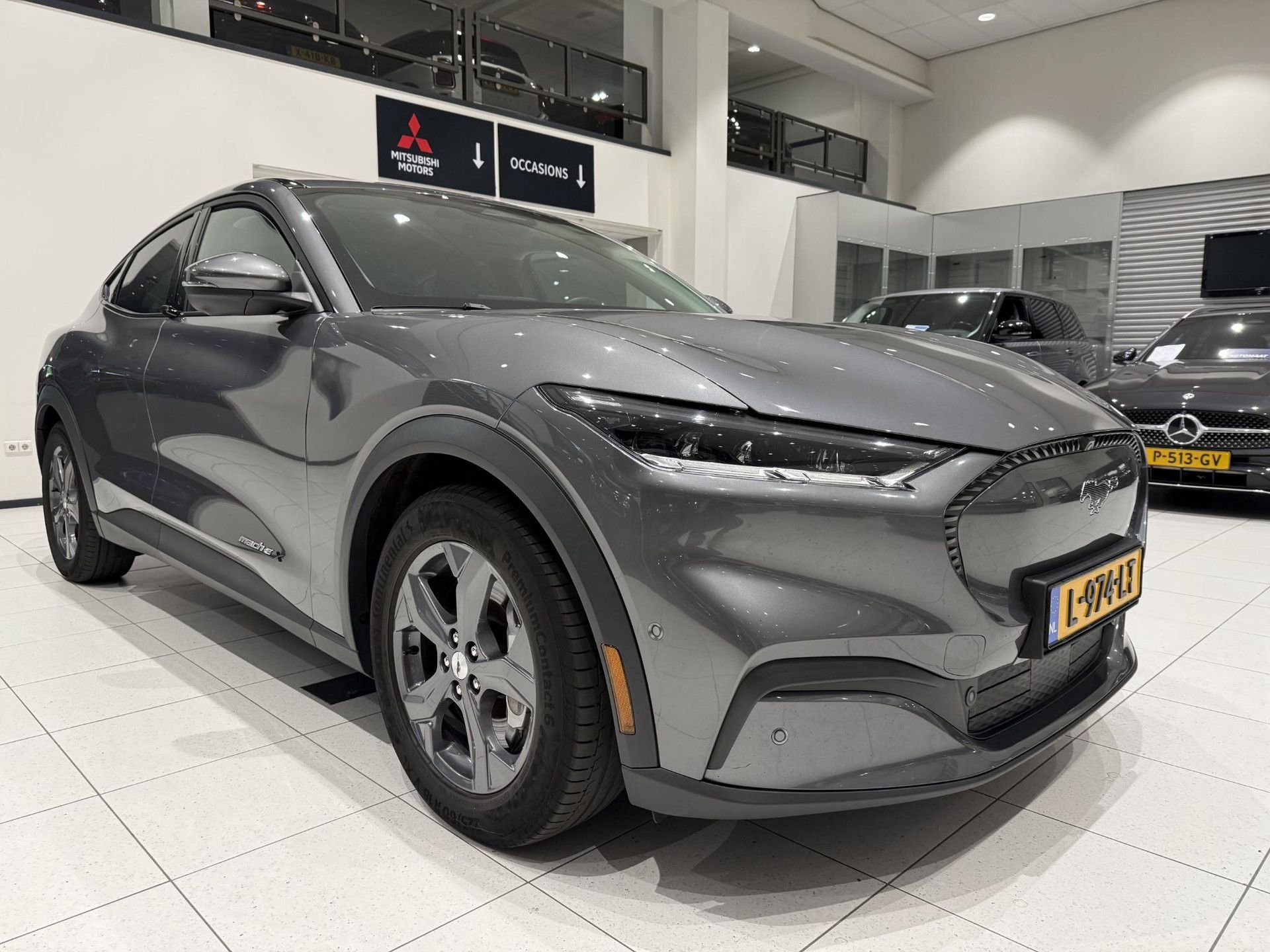 Ford MustangMach-E met kenteken L-974-LT – detailfoto