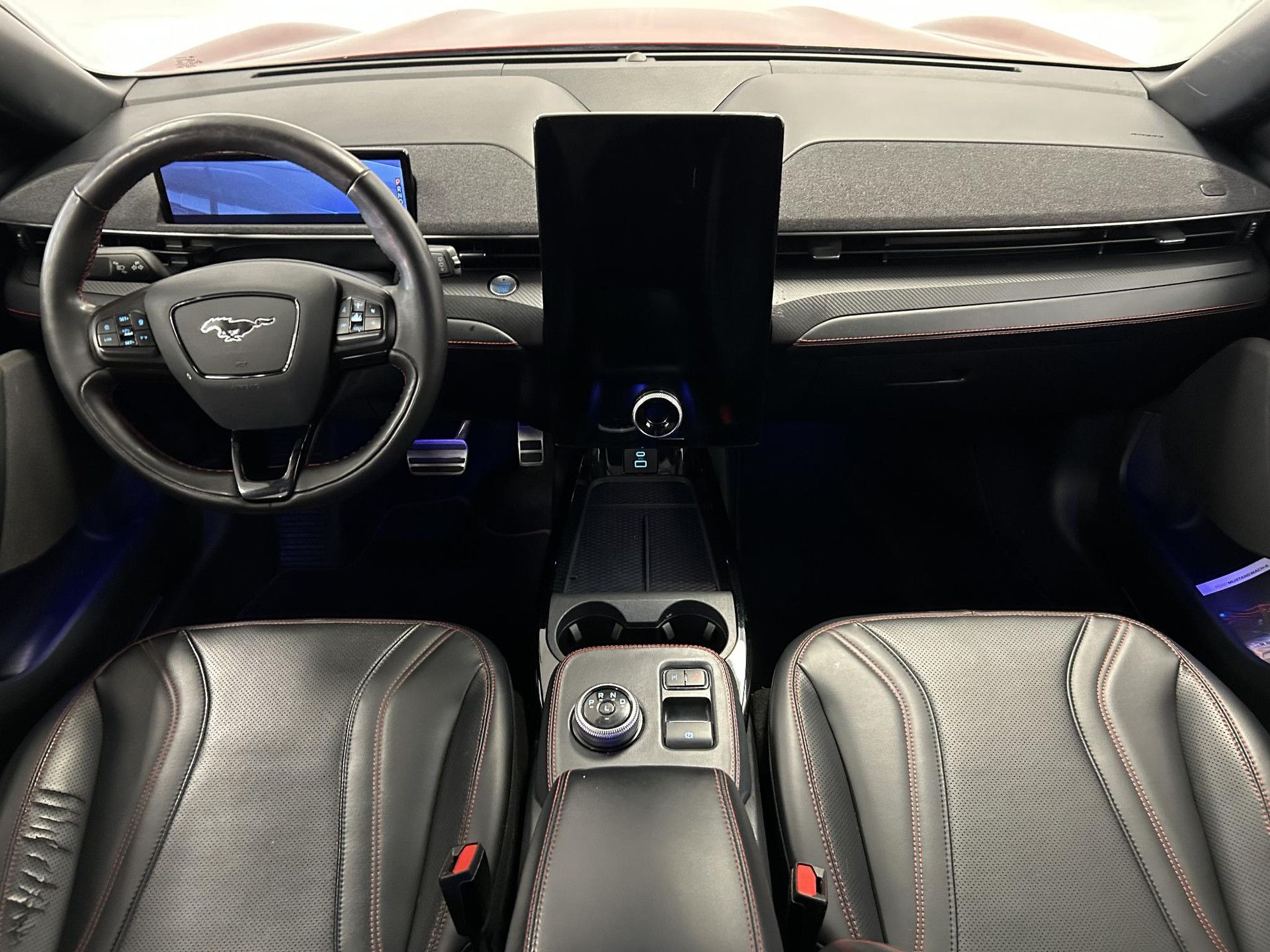 Ford MustangMach-E met kenteken N-603-GT – interieur