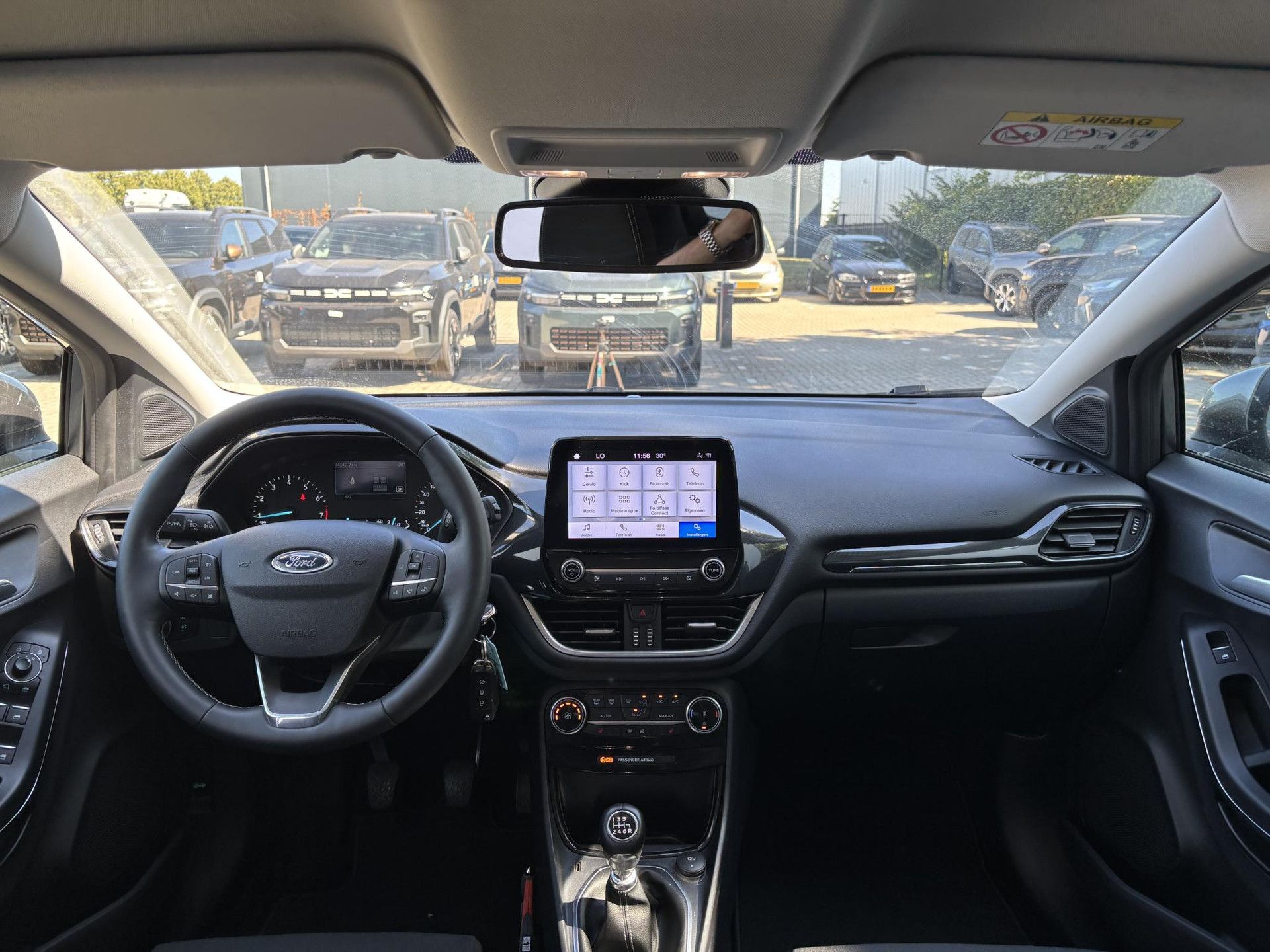 Ford Puma met kenteken R-824-VH – interieur