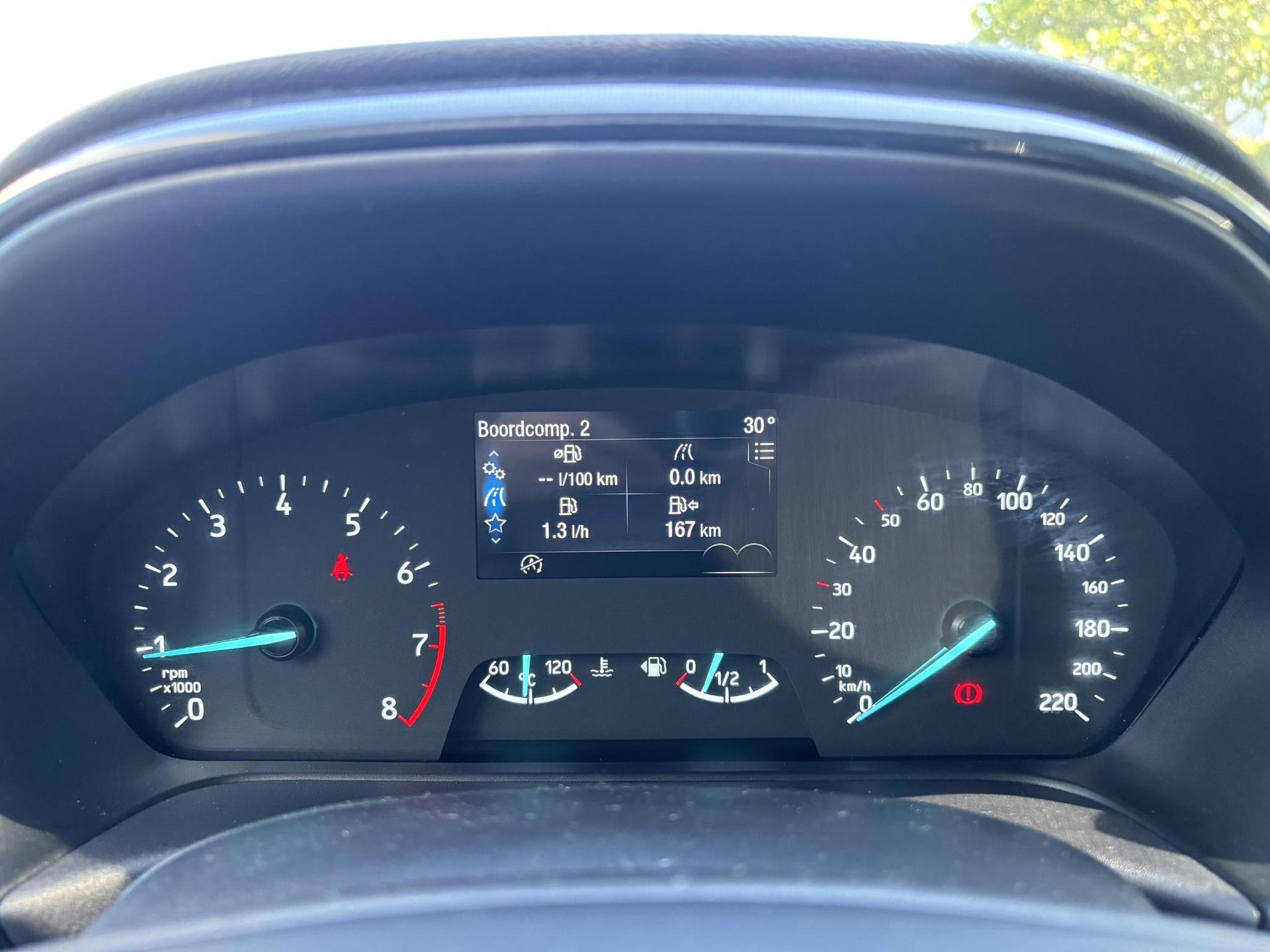 Ford Puma met kenteken R-824-VH – dashboard