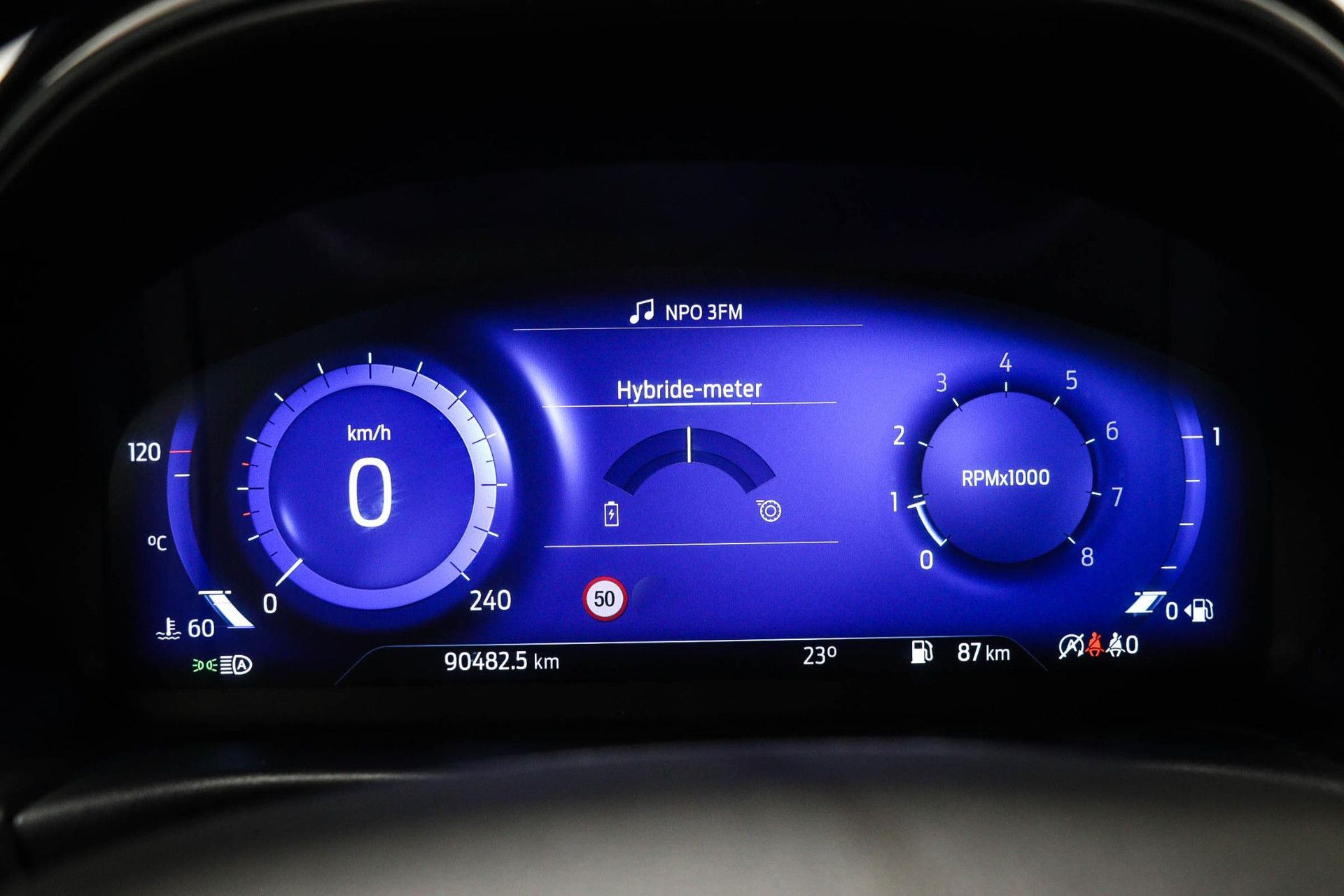 Ford Puma met kenteken X-316-GR – dashboard