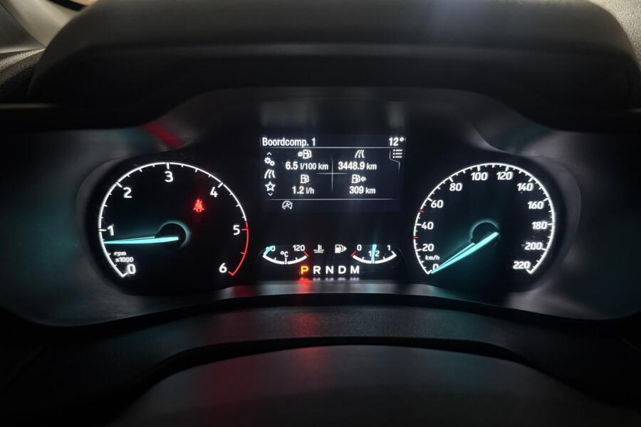 Ford Transit met kenteken VRG-84-F – dashboard