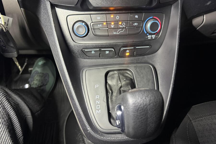 Ford Transit met kenteken VRG-84-F – detailfoto