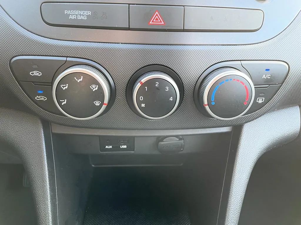 Hyundai i10 met kenteken XT-388-H – detailfoto