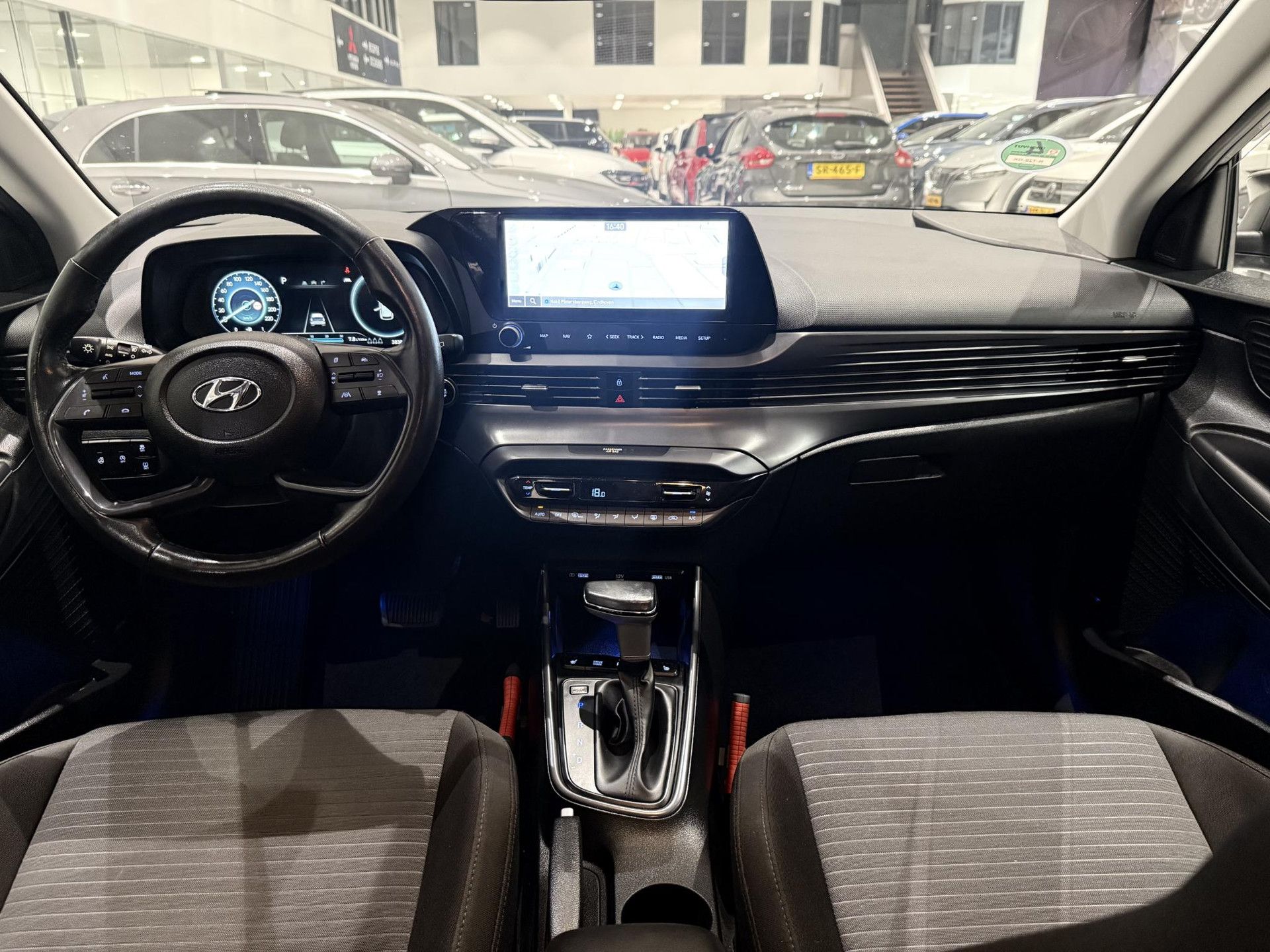 Hyundai i20 met kenteken R-720-GK – interieur