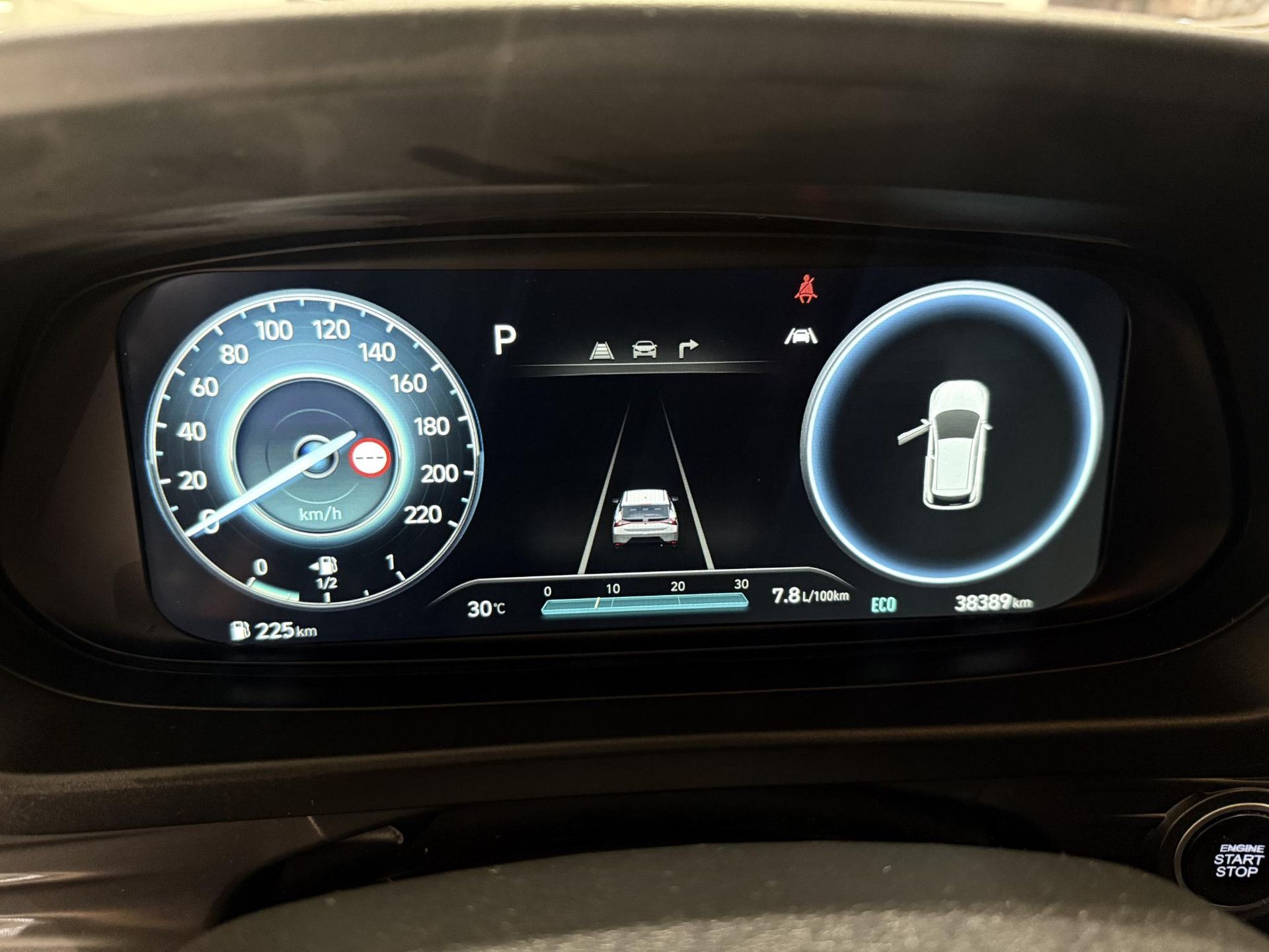 Hyundai i20 met kenteken R-720-GK – dashboard
