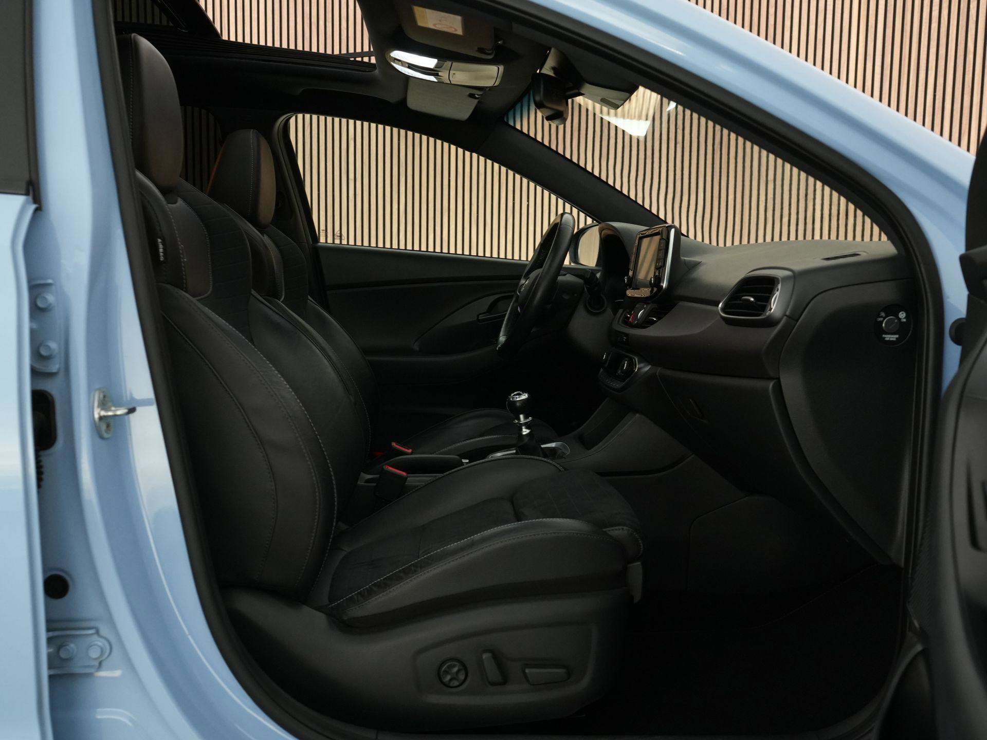 Hyundai i30 met kenteken HZF-53-S – dashboard