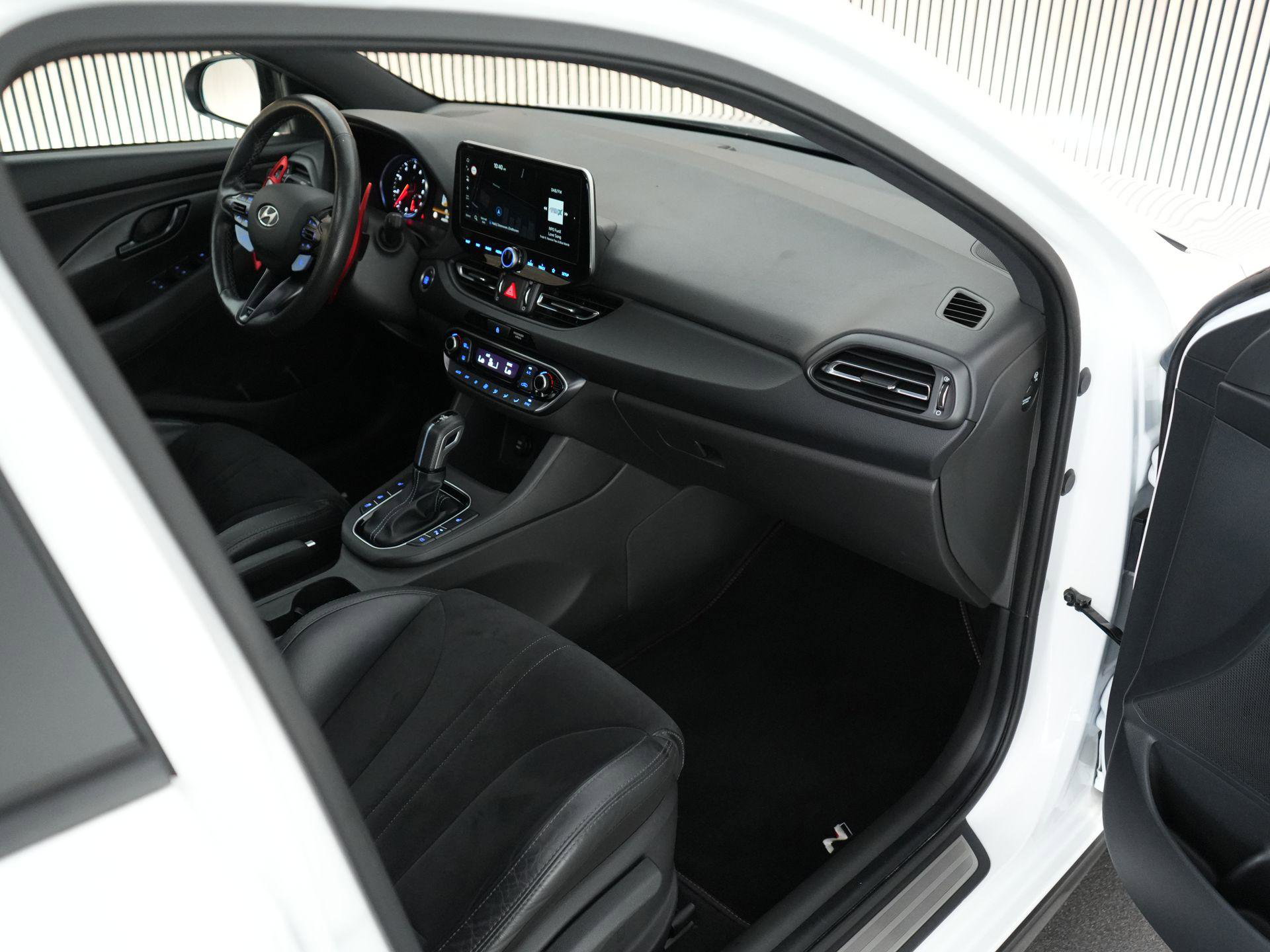 Hyundai i30 met kenteken KRB-65-F – interieur