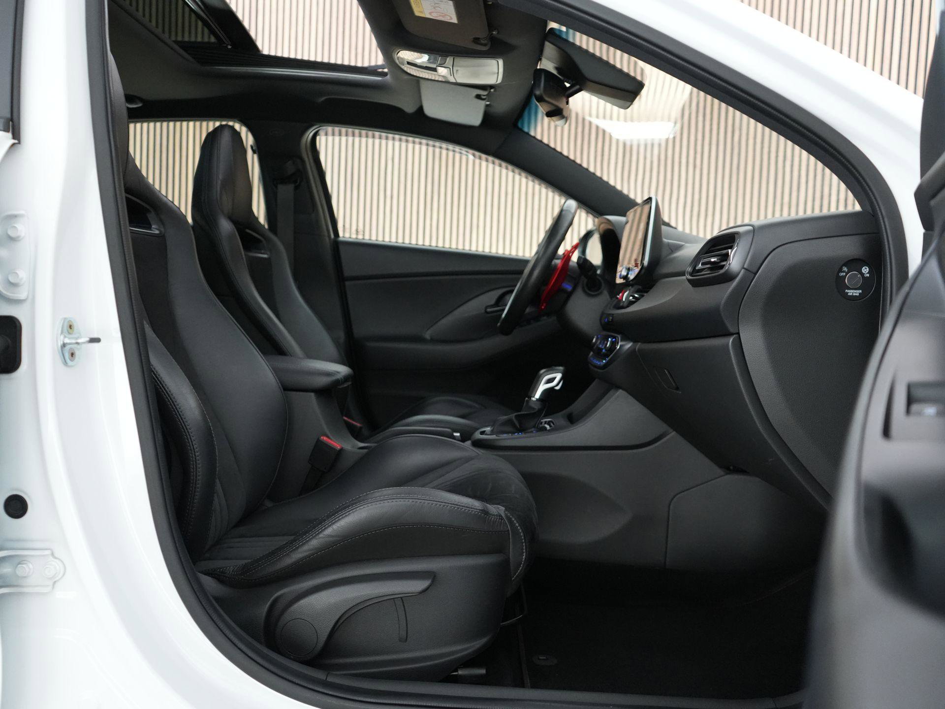 Hyundai i30 met kenteken KRB-65-F – dashboard