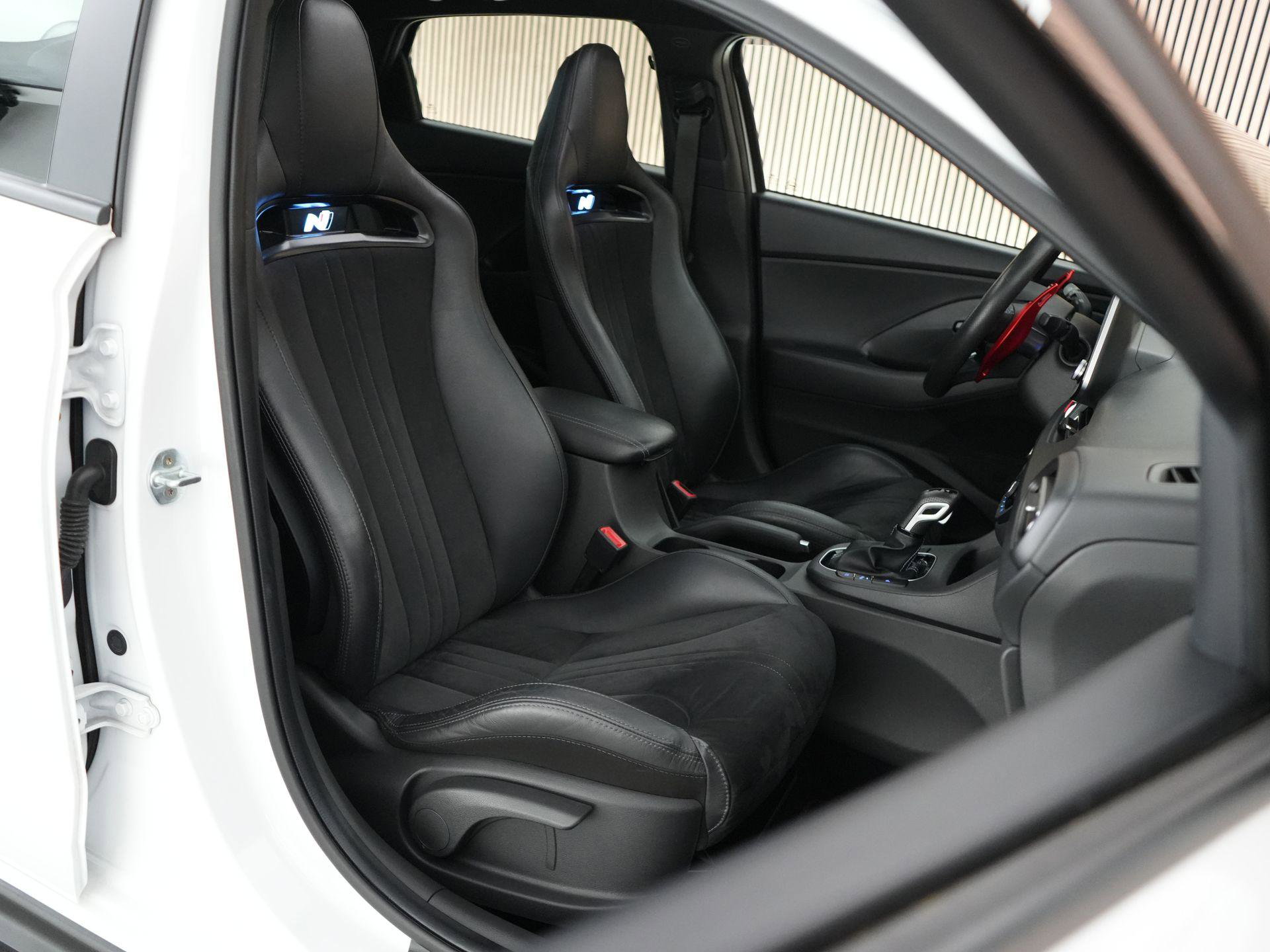 Hyundai i30 met kenteken KRB-65-F – detailfoto