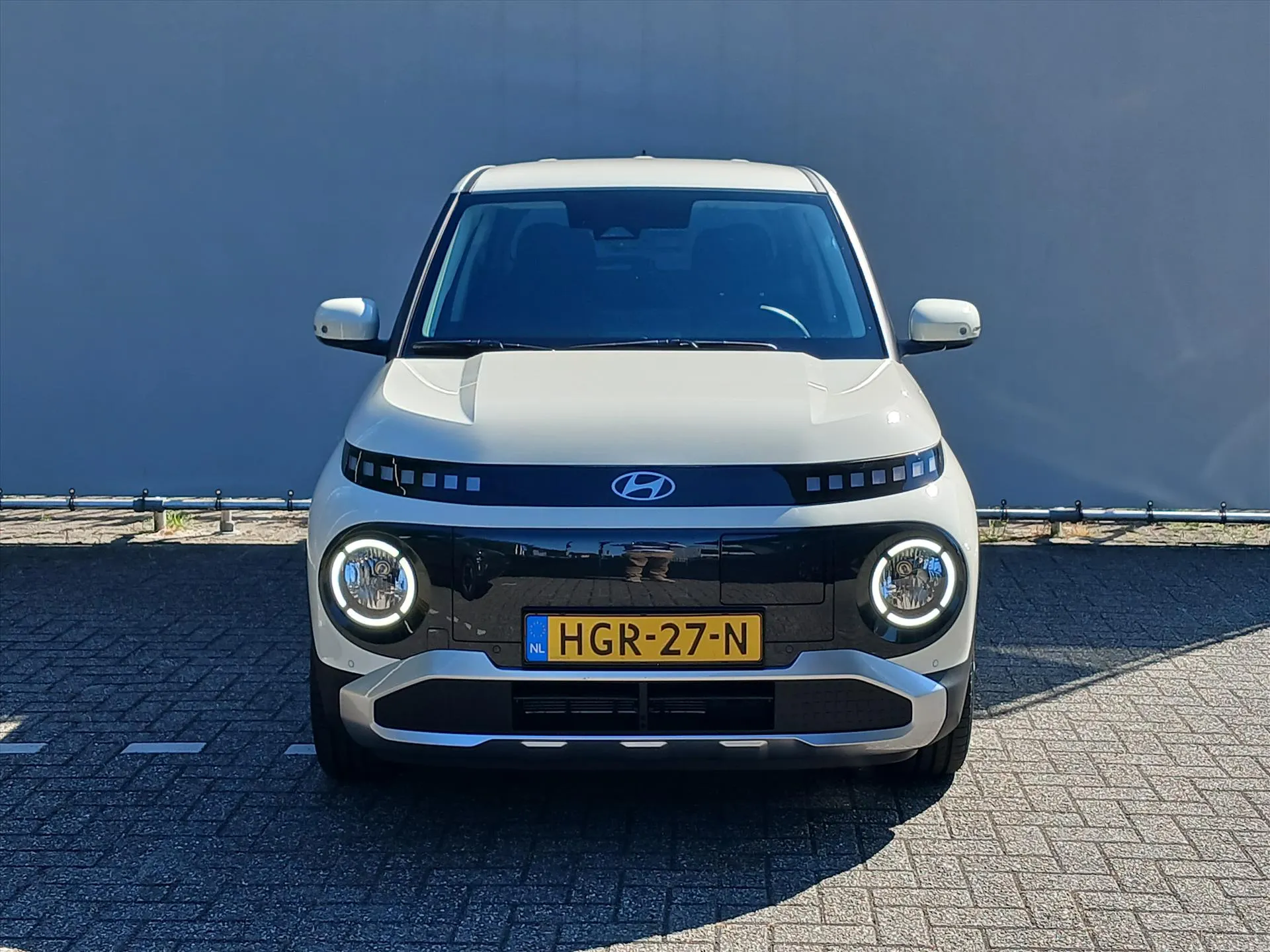 Hyundai Inster met kenteken HGR-27-N – achteraanzicht