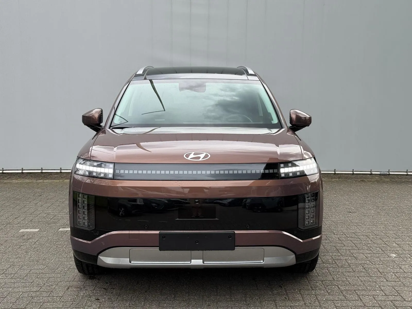 Hyundai IONIQ9 met kenteken 76529 – achteraanzicht