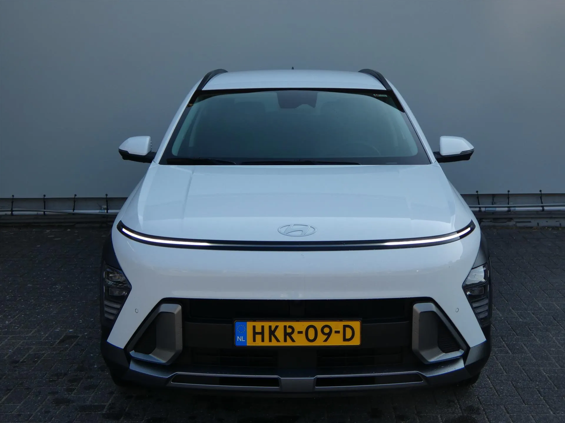 Hyundai Kona met kenteken HKR-09-D – achteraanzicht