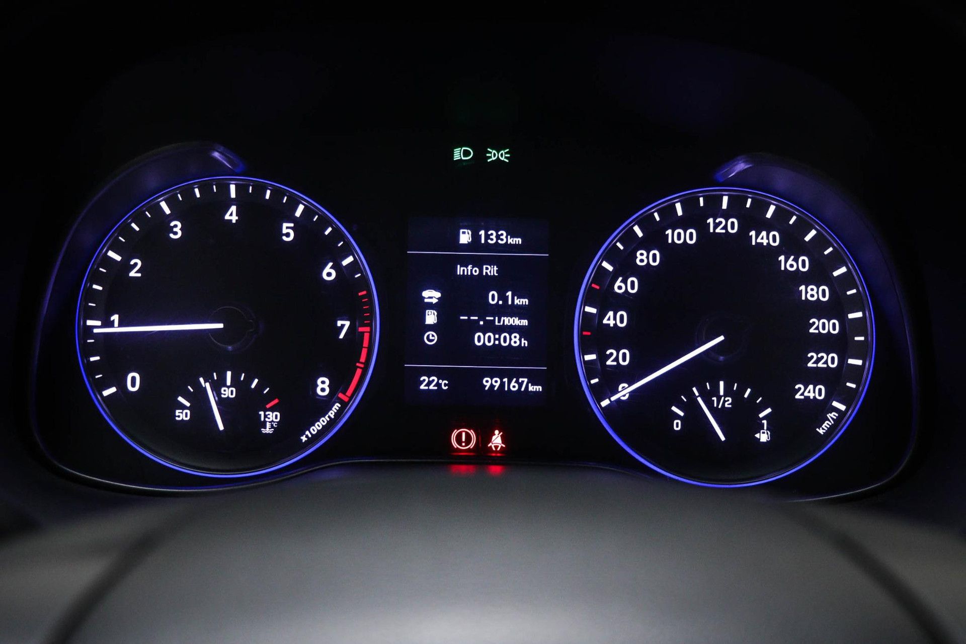 Hyundai Kona met kenteken J-051-LJ – dashboard