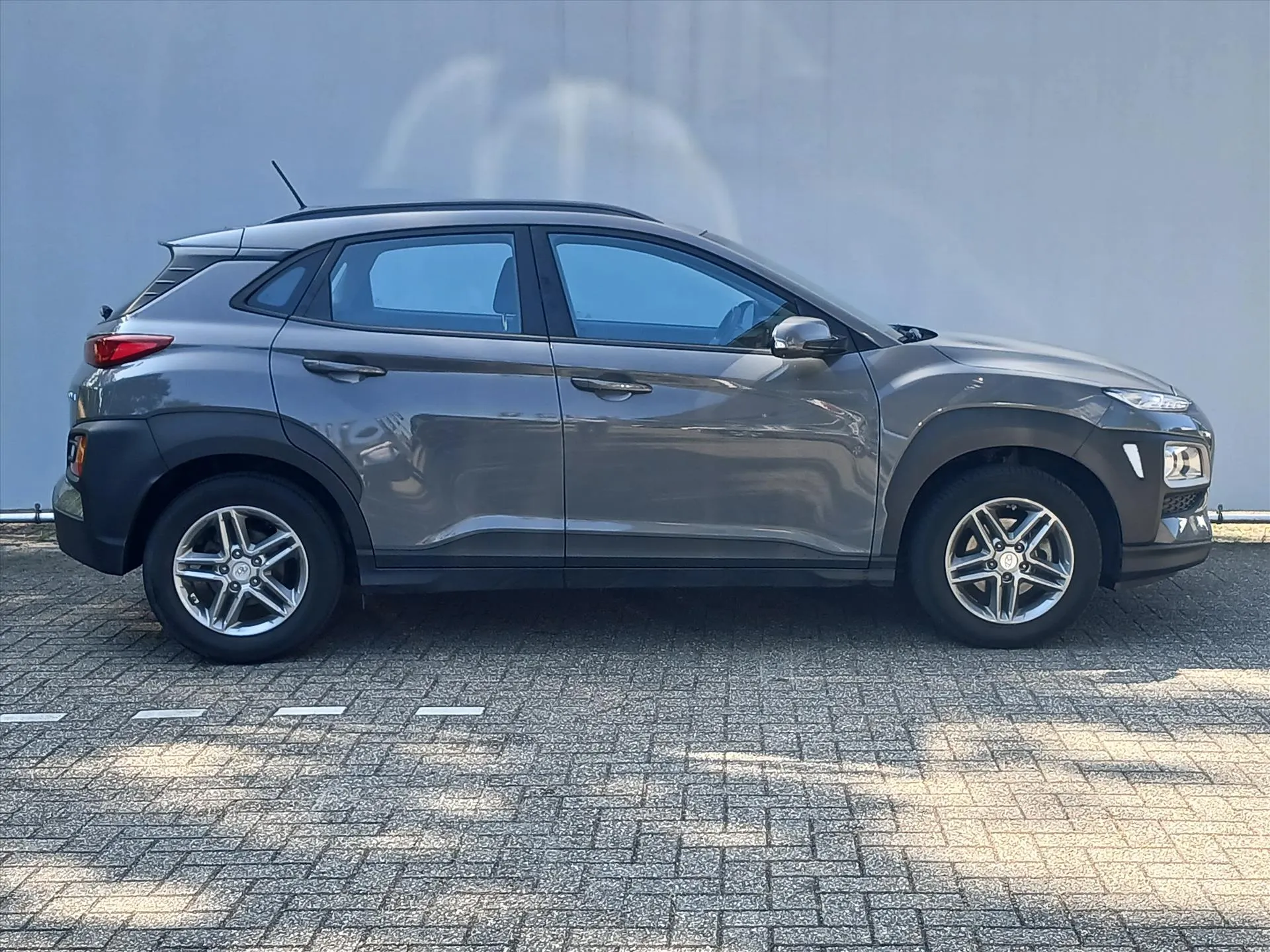 Hyundai Kona met kenteken J-392-KF – detailfoto