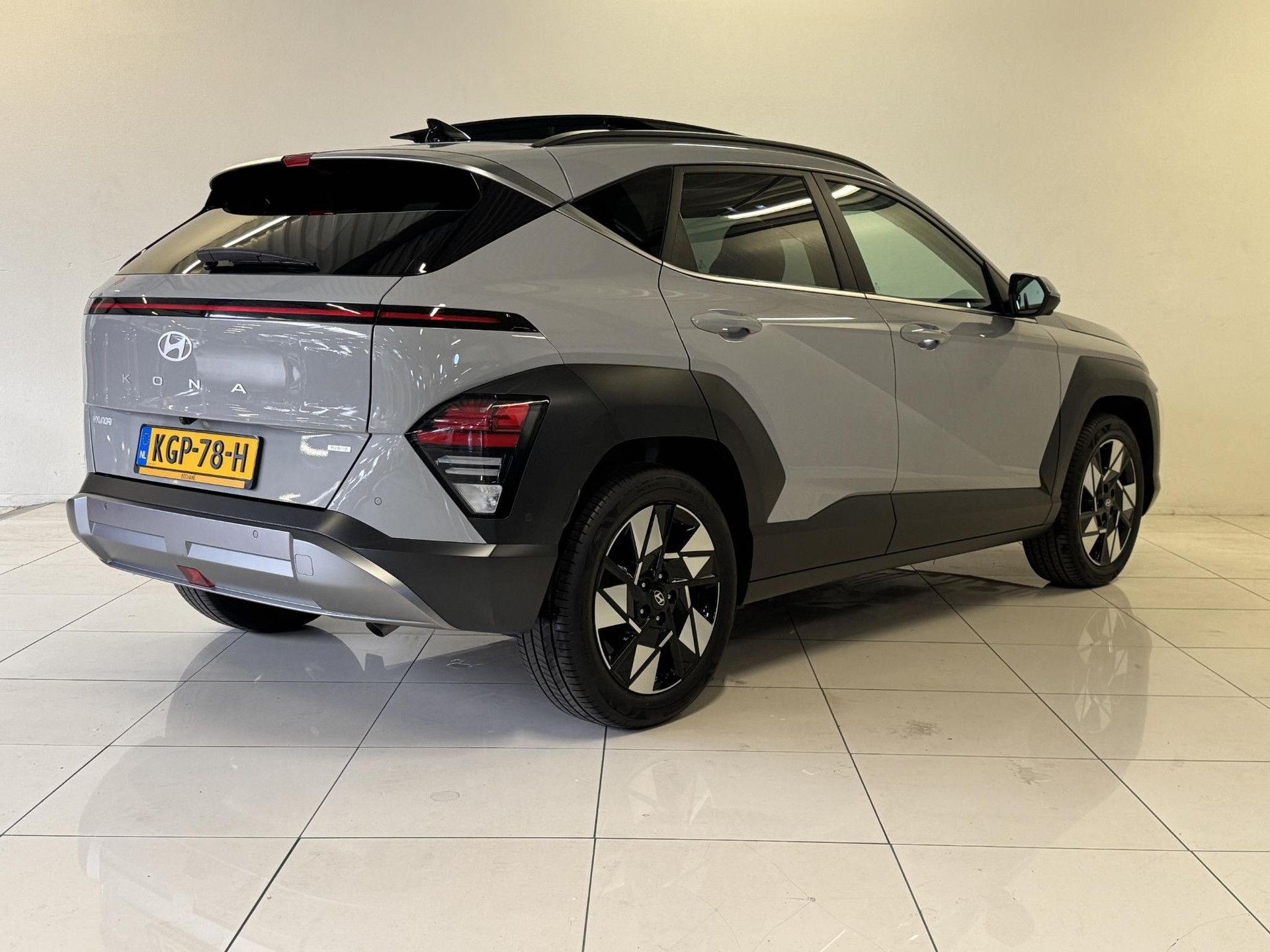 Hyundai Kona met kenteken KGP-78-H – achteraanzicht