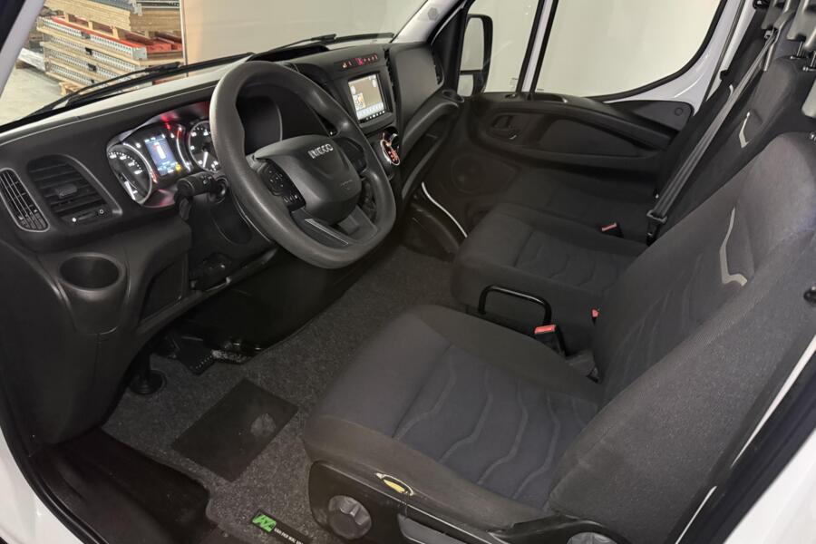 Iveco Daily met kenteken VXD-44-T – achteraanzicht
