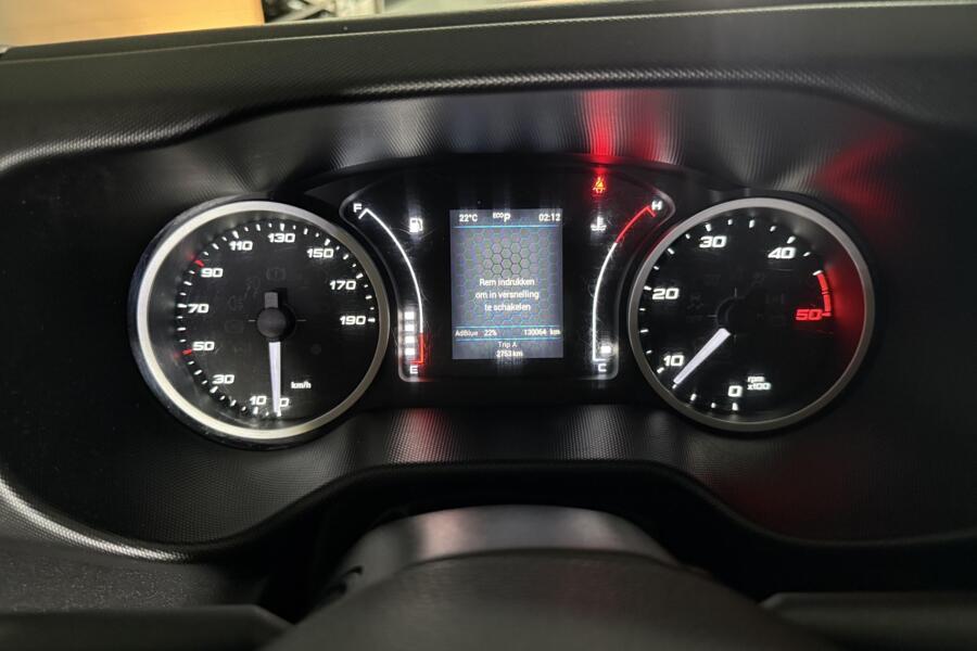 Iveco Daily met kenteken VXD-44-T – dashboard