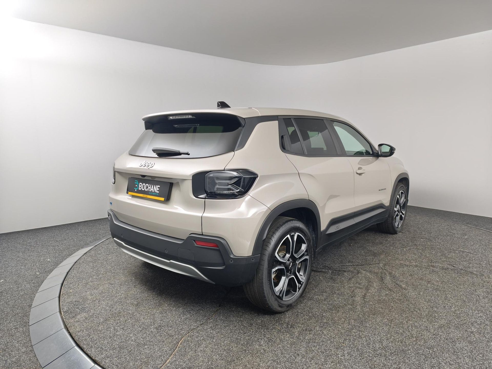 Jeep Avenger met kenteken KPN-57-V – achteraanzicht