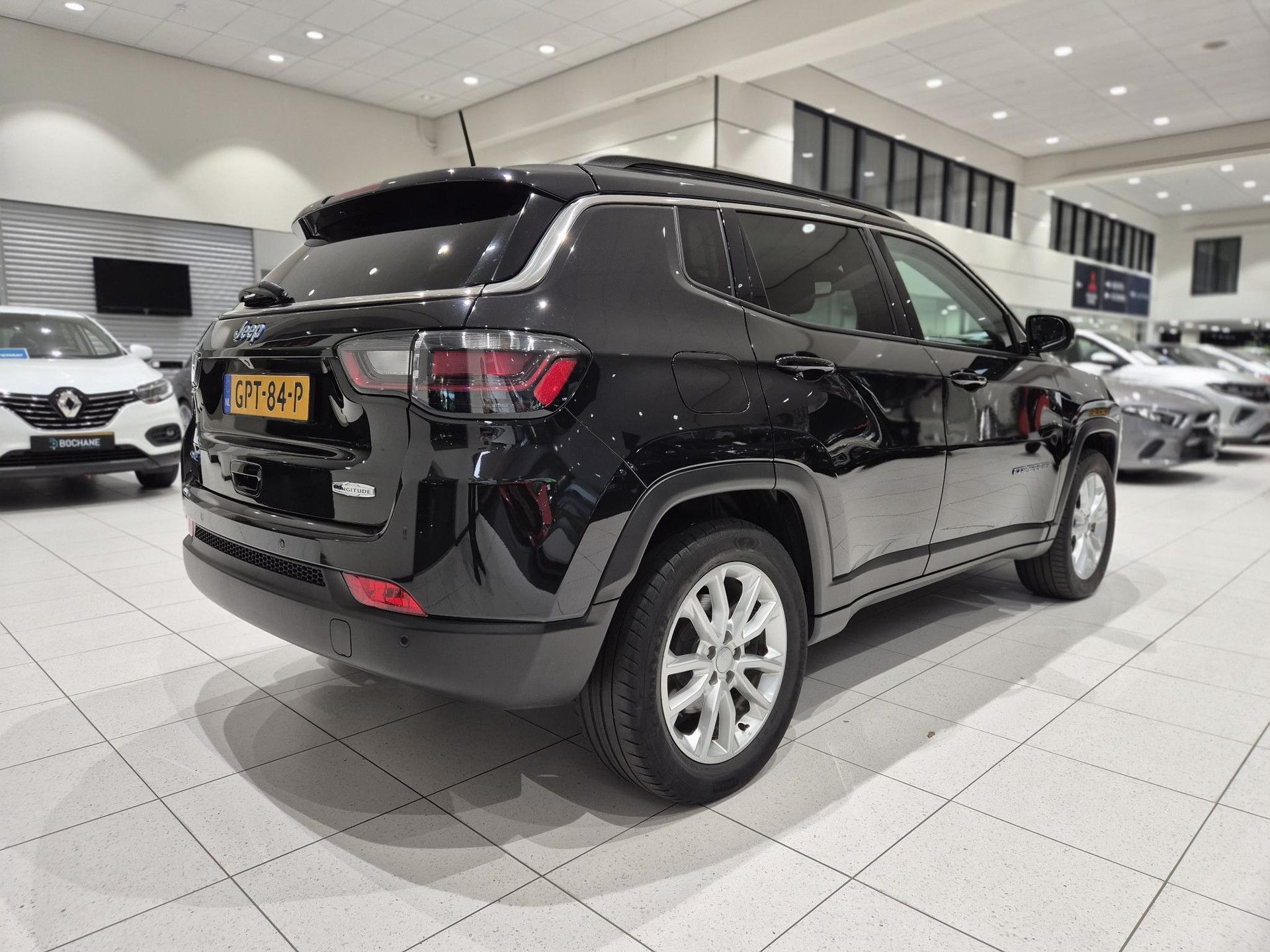 Jeep Compass met kenteken GPT-84-P – achteraanzicht