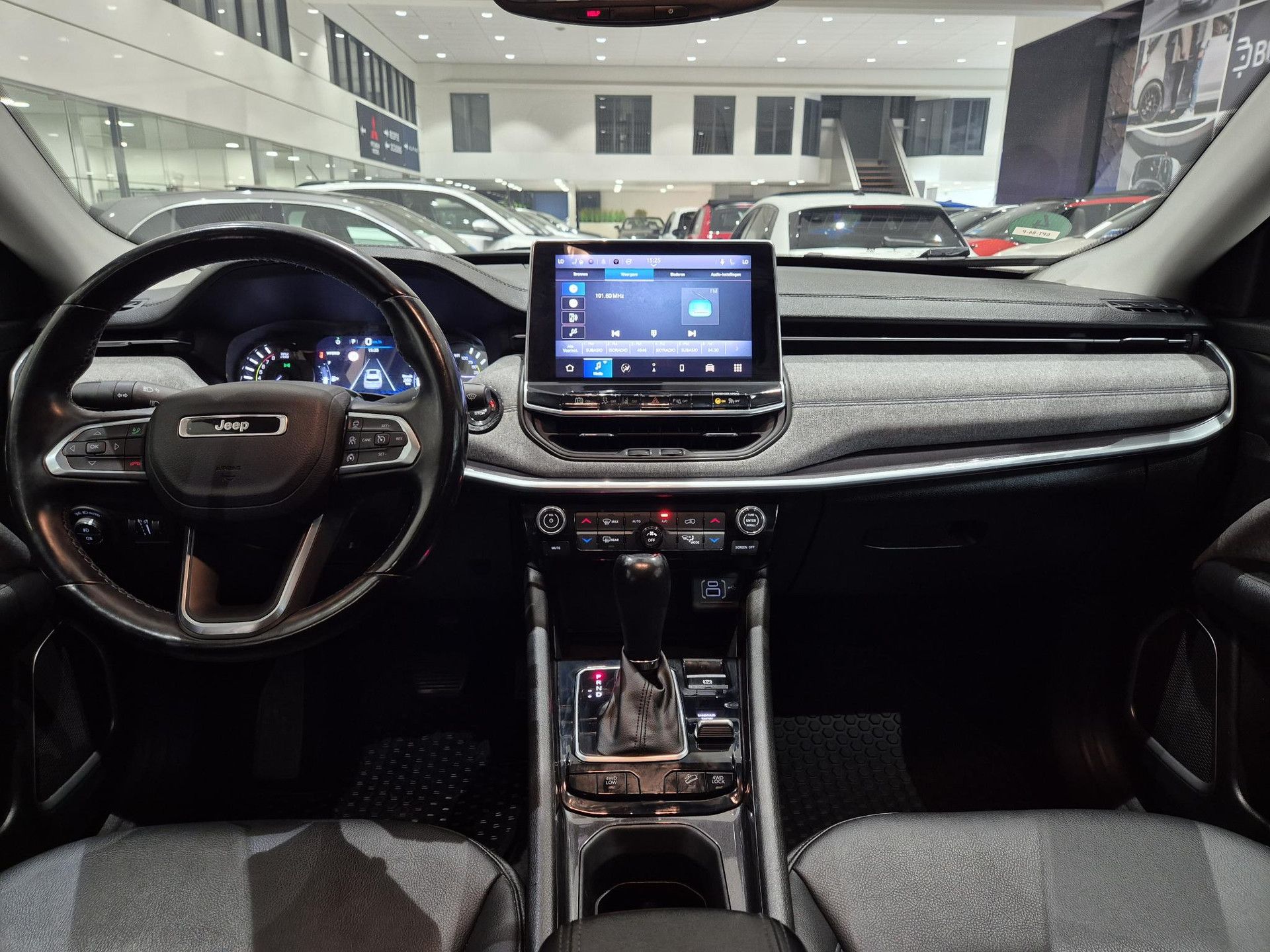 Jeep Compass met kenteken GPT-84-P – interieur