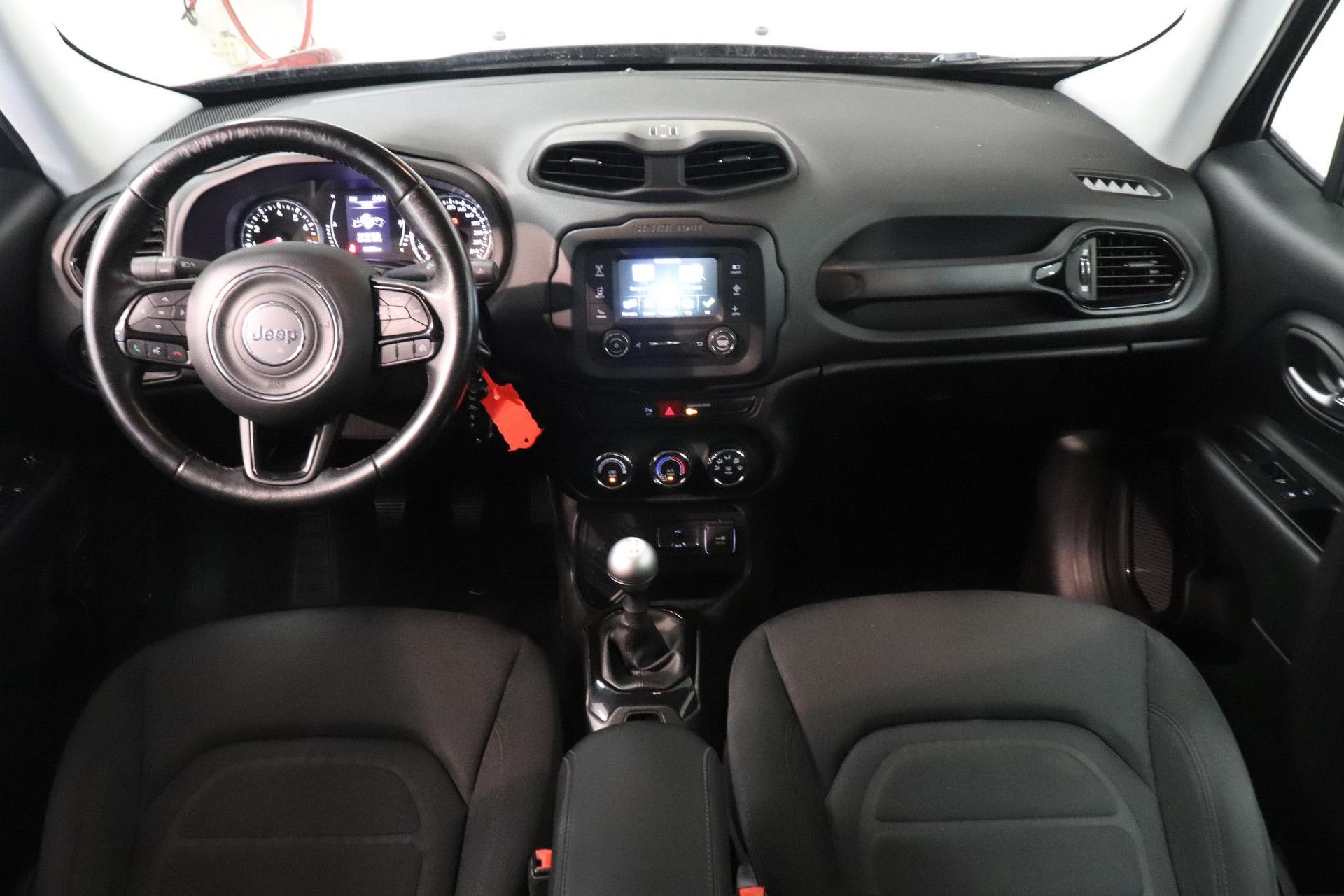 Jeep Renegade met kenteken PP-577-V – interieur