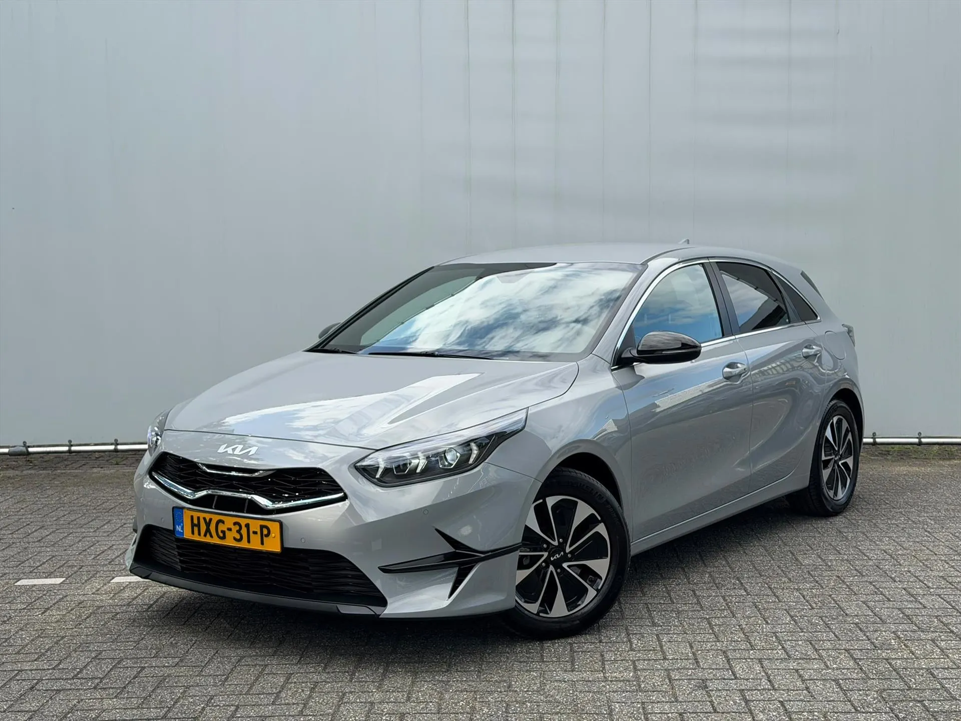 Kia Ceed met kenteken HXG-31-P – vooraanzicht