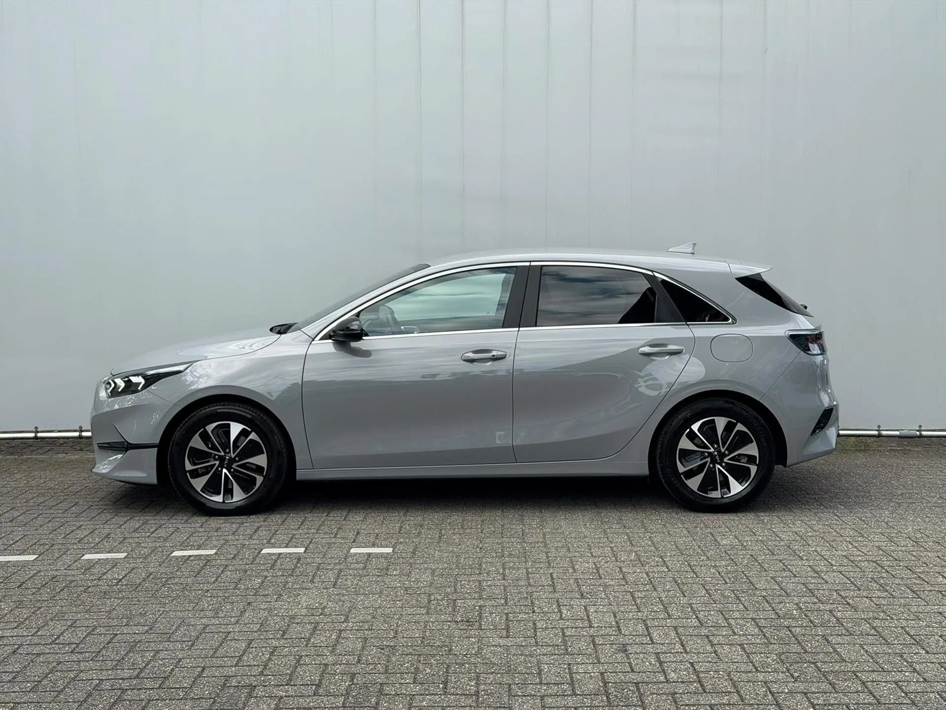 Kia Ceed met kenteken HXG-31-P – achteraanzicht
