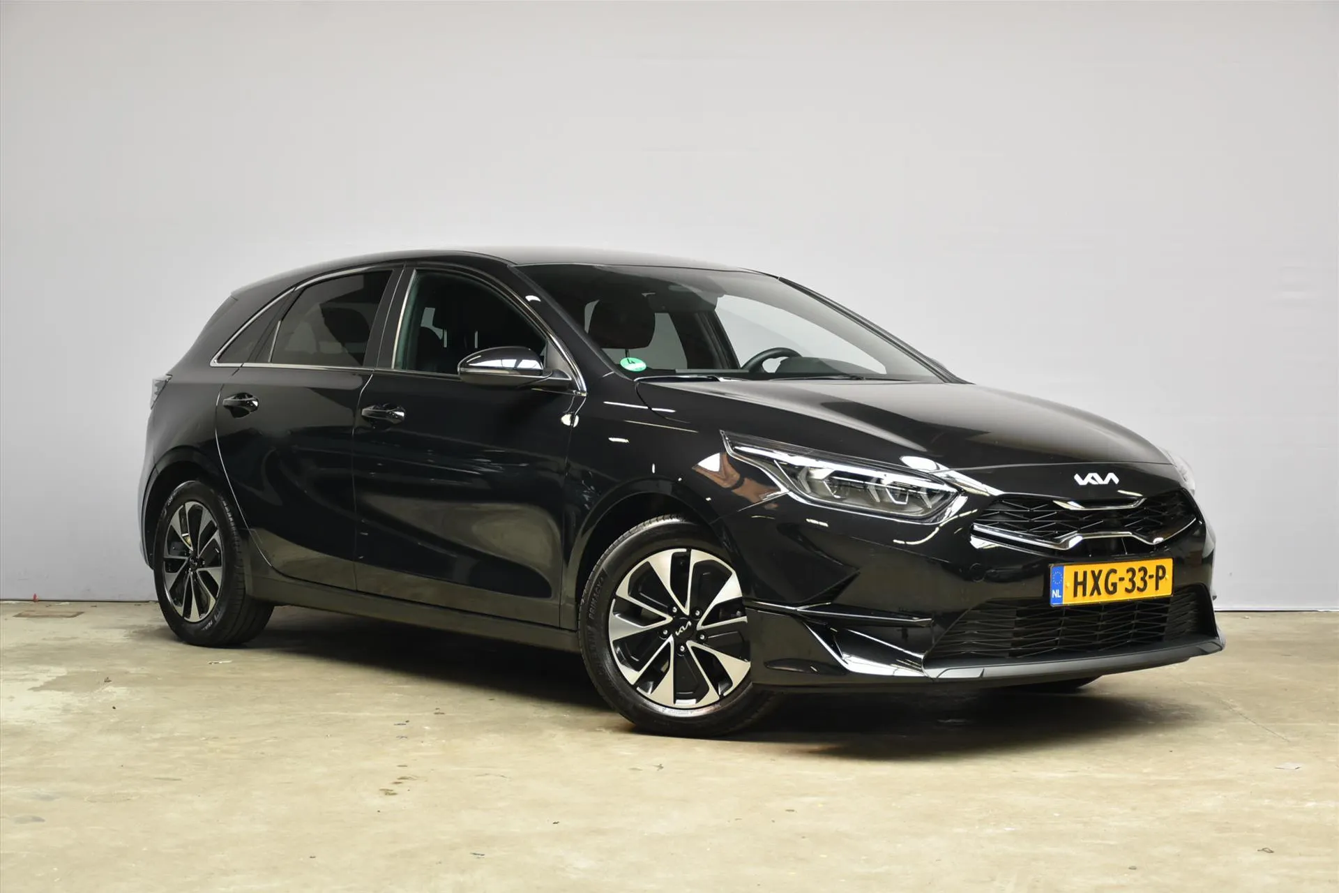 Kia Ceed met kenteken HXG-33-P – interieur
