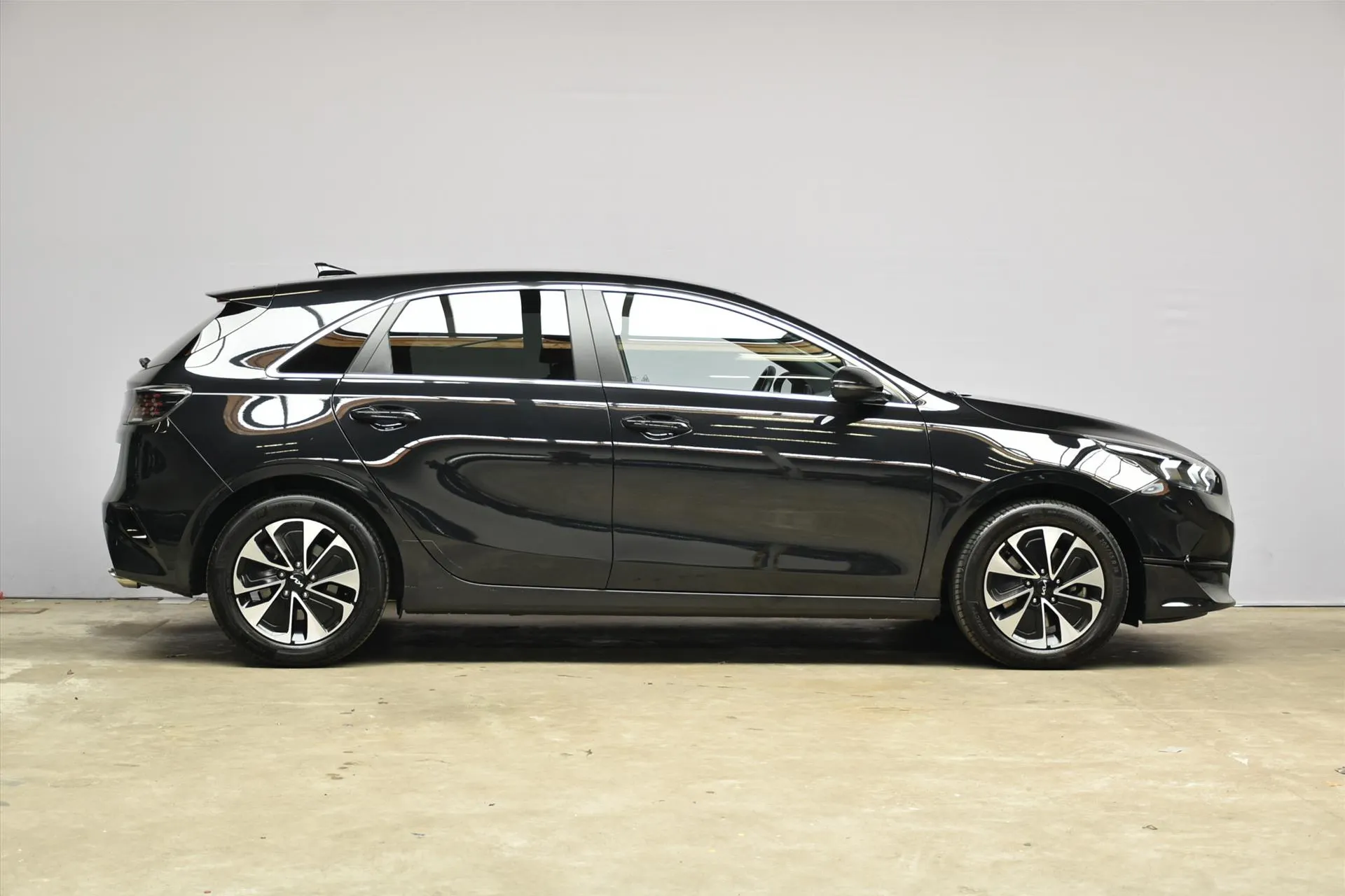 Kia Ceed met kenteken HXG-33-P – dashboard
