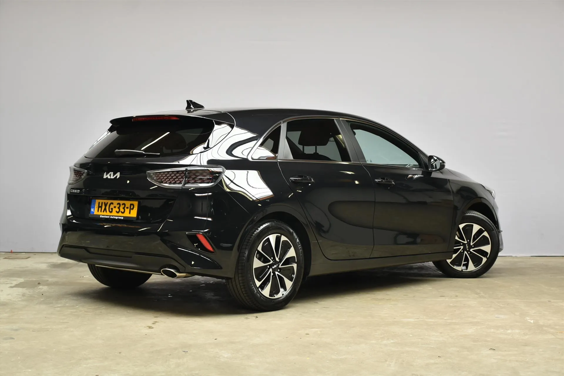 Kia Ceed met kenteken HXG-33-P – detailfoto